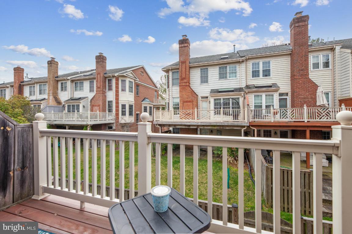 ROSE HILL FALLS - Residential