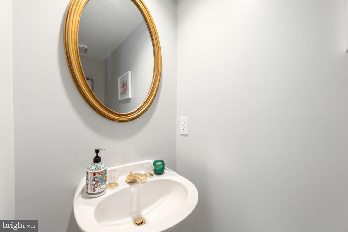 ROSE HILL FALLS - Residential