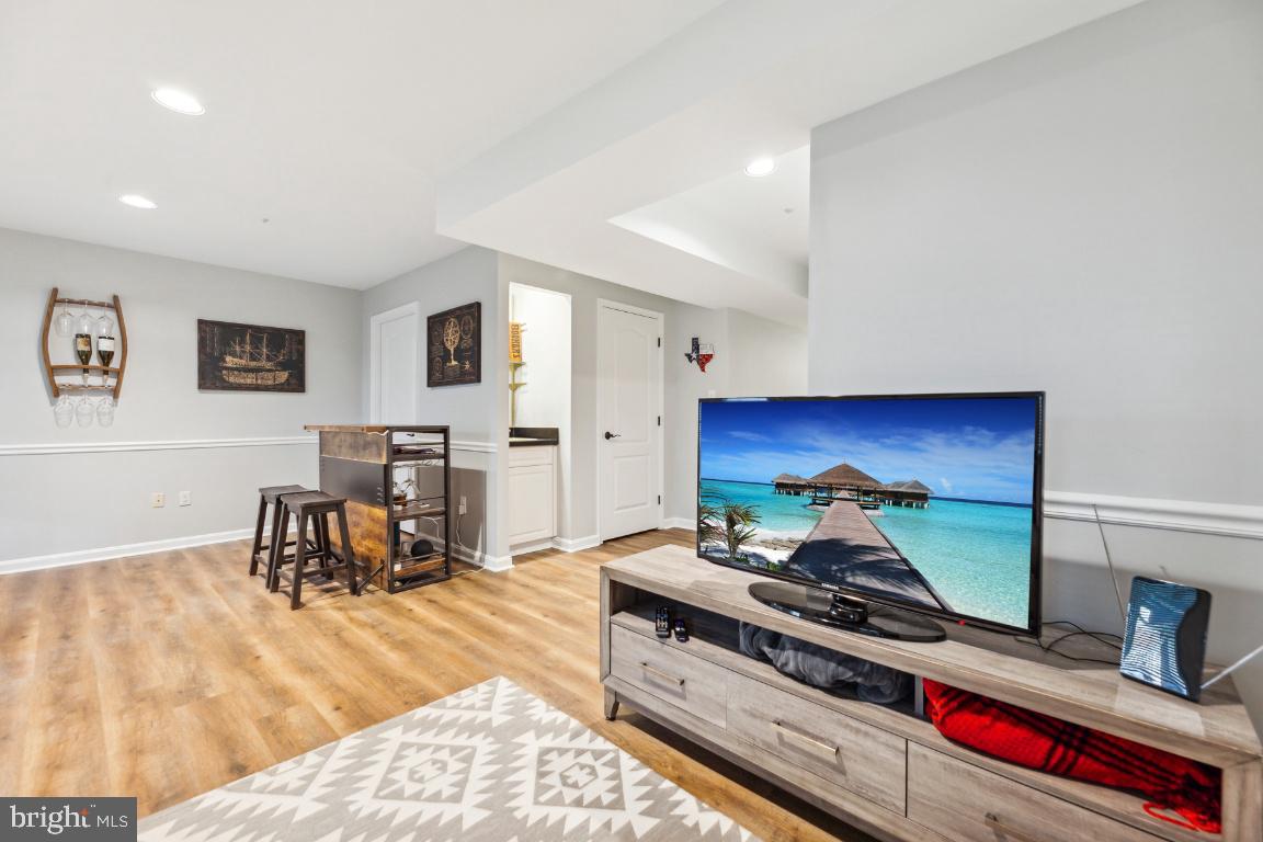 ROSE HILL FALLS - Residential