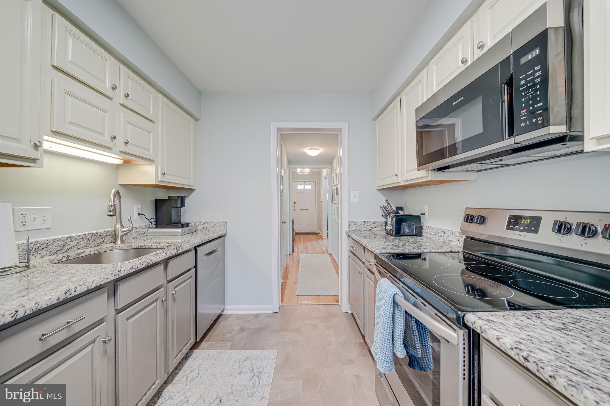 KINGS MANOR TOWNE HOUSES - Residential