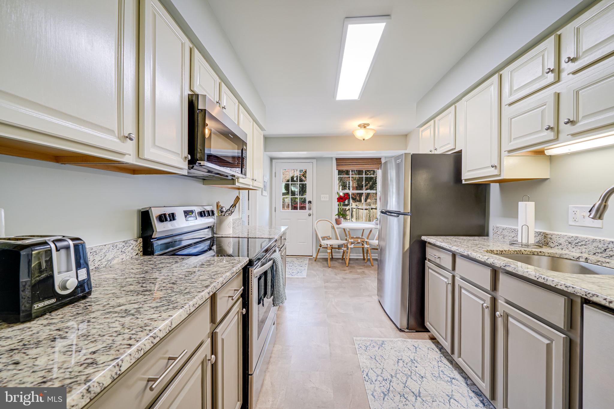 KINGS MANOR TOWNE HOUSES - Residential