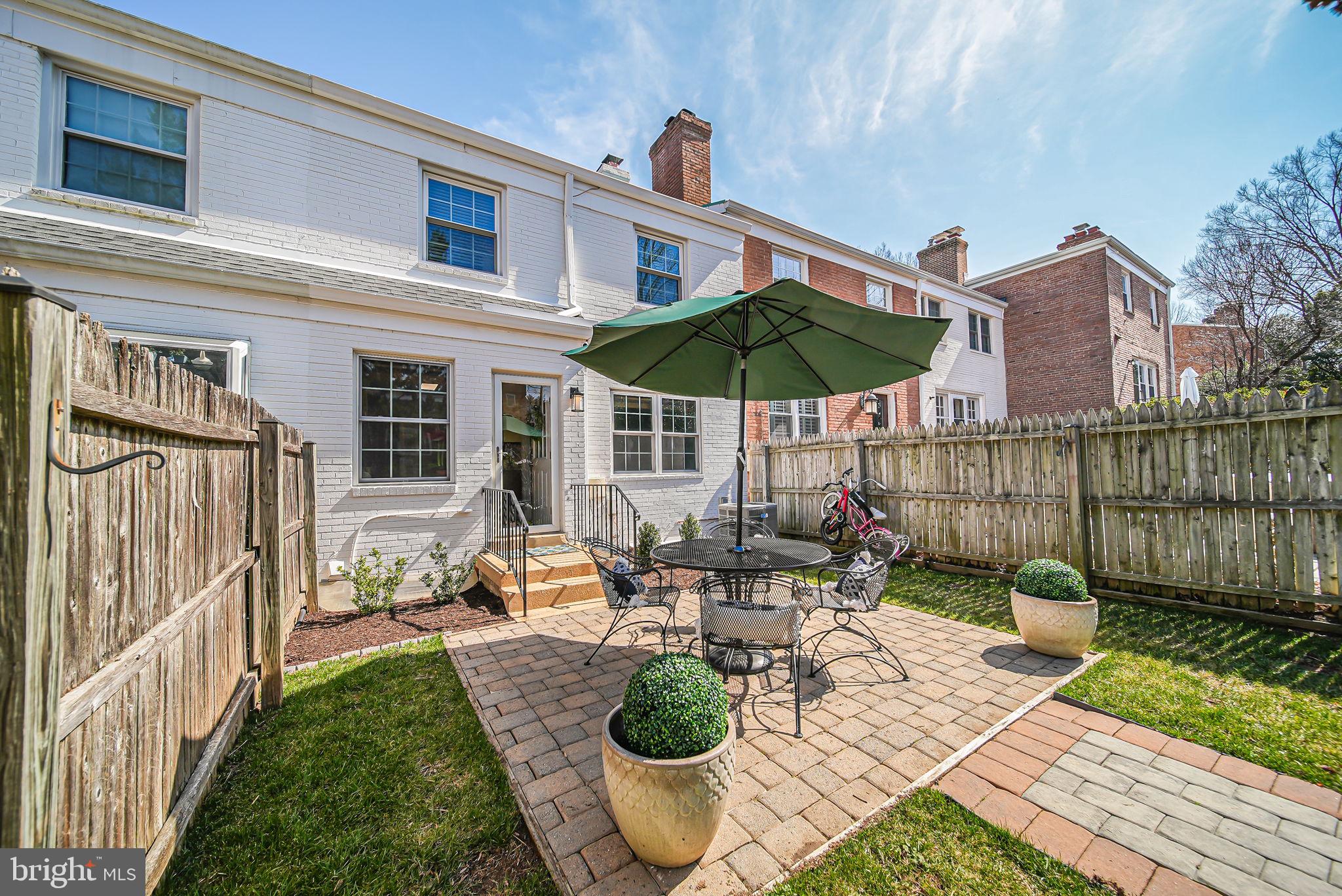 KINGS MANOR TOWNE HOUSES - Residential