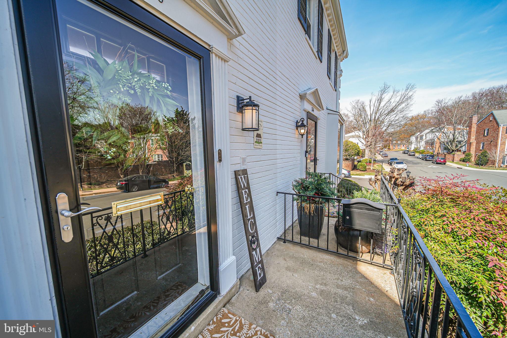 KINGS MANOR TOWNE HOUSES - Residential