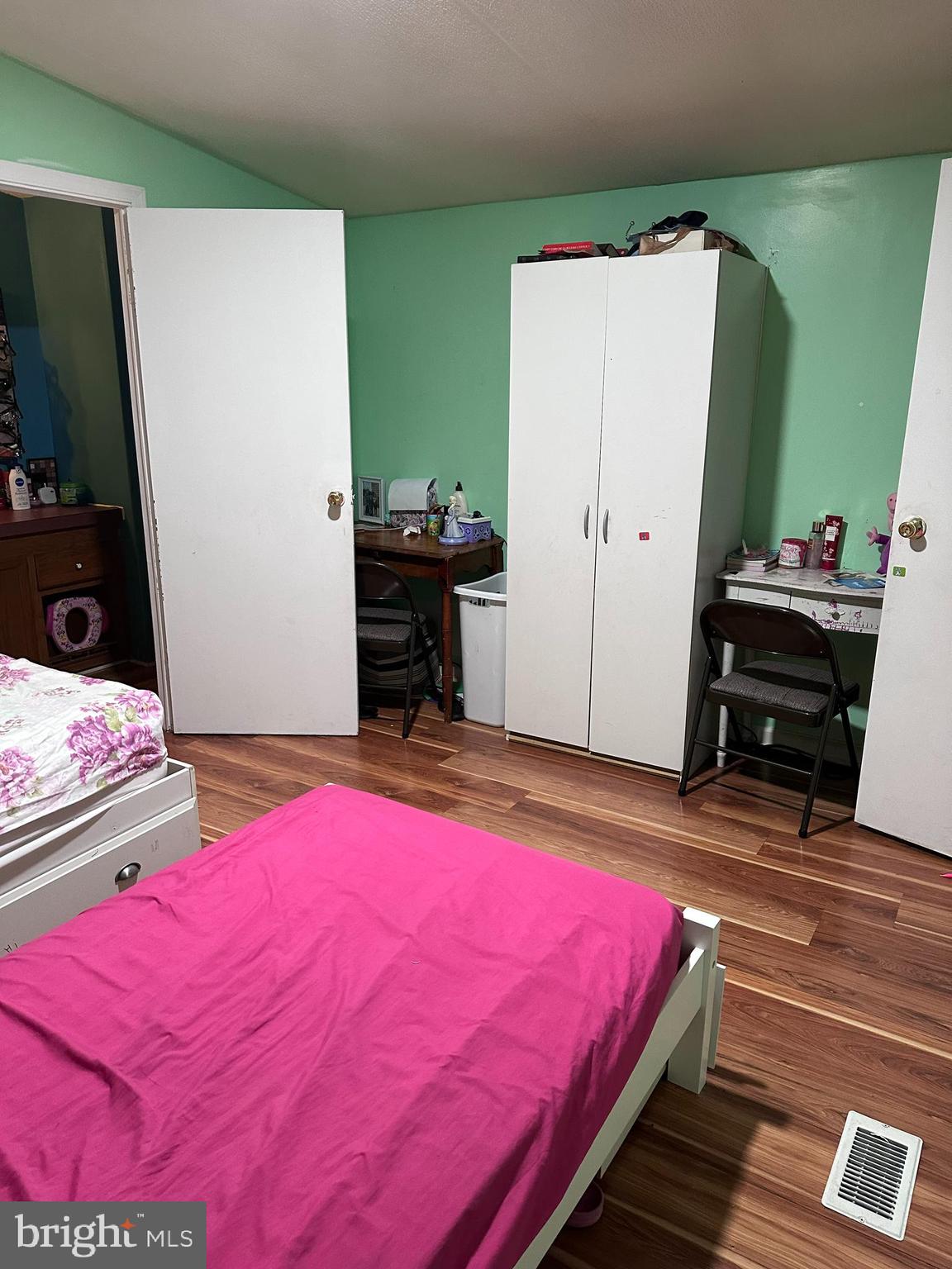 PARKWAY VILLAGE MANUFACTURED HOME COMMUNITY - Residential