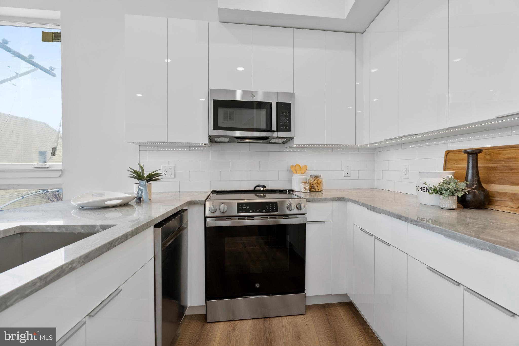 QUEEN VILLAGE - Residential Lease