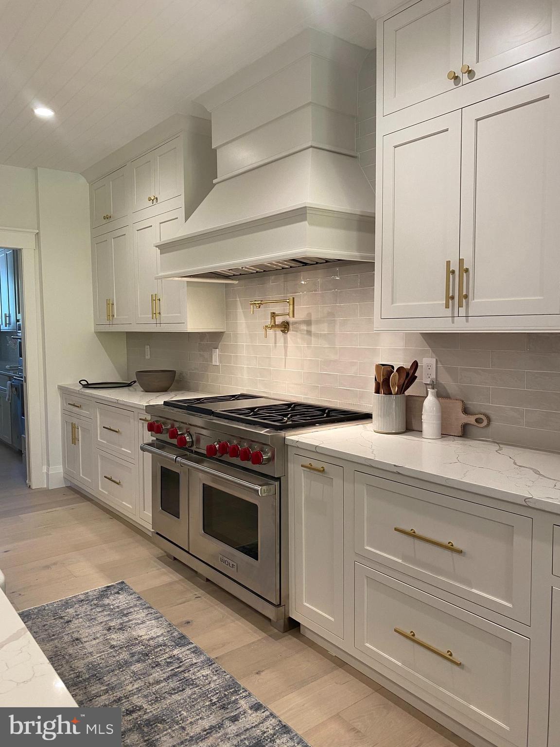 HAHN'S MEADOW - Land