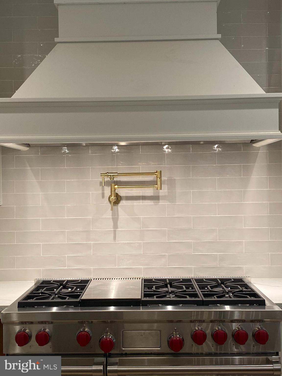 HAHN'S MEADOW - Land