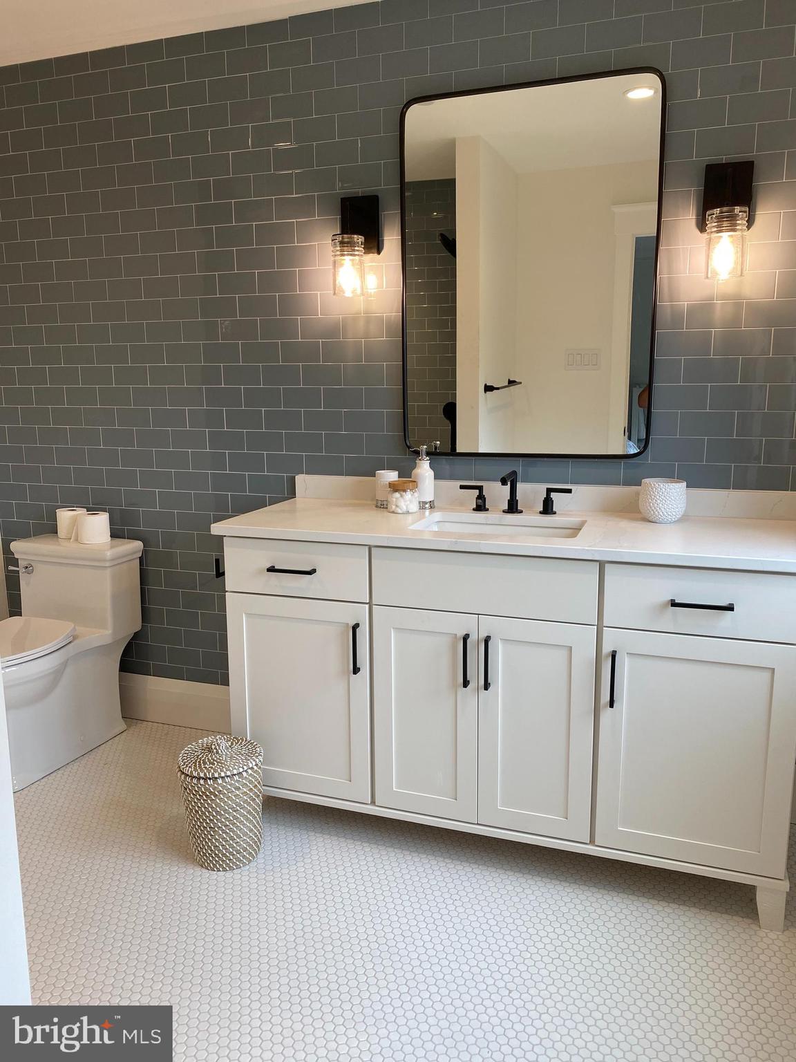 HAHN'S MEADOW - Land