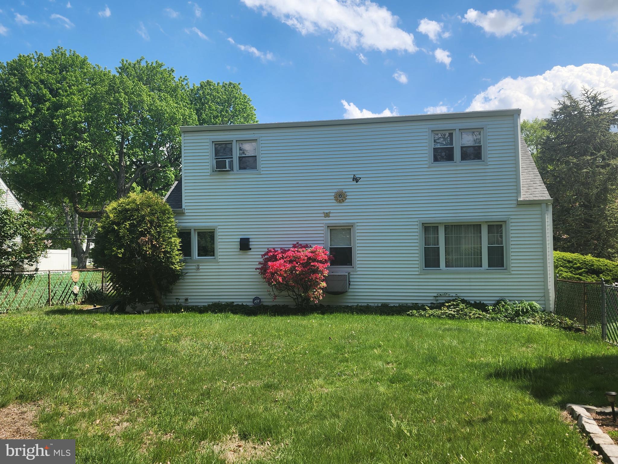 202 W UPPER FERRY ROAD