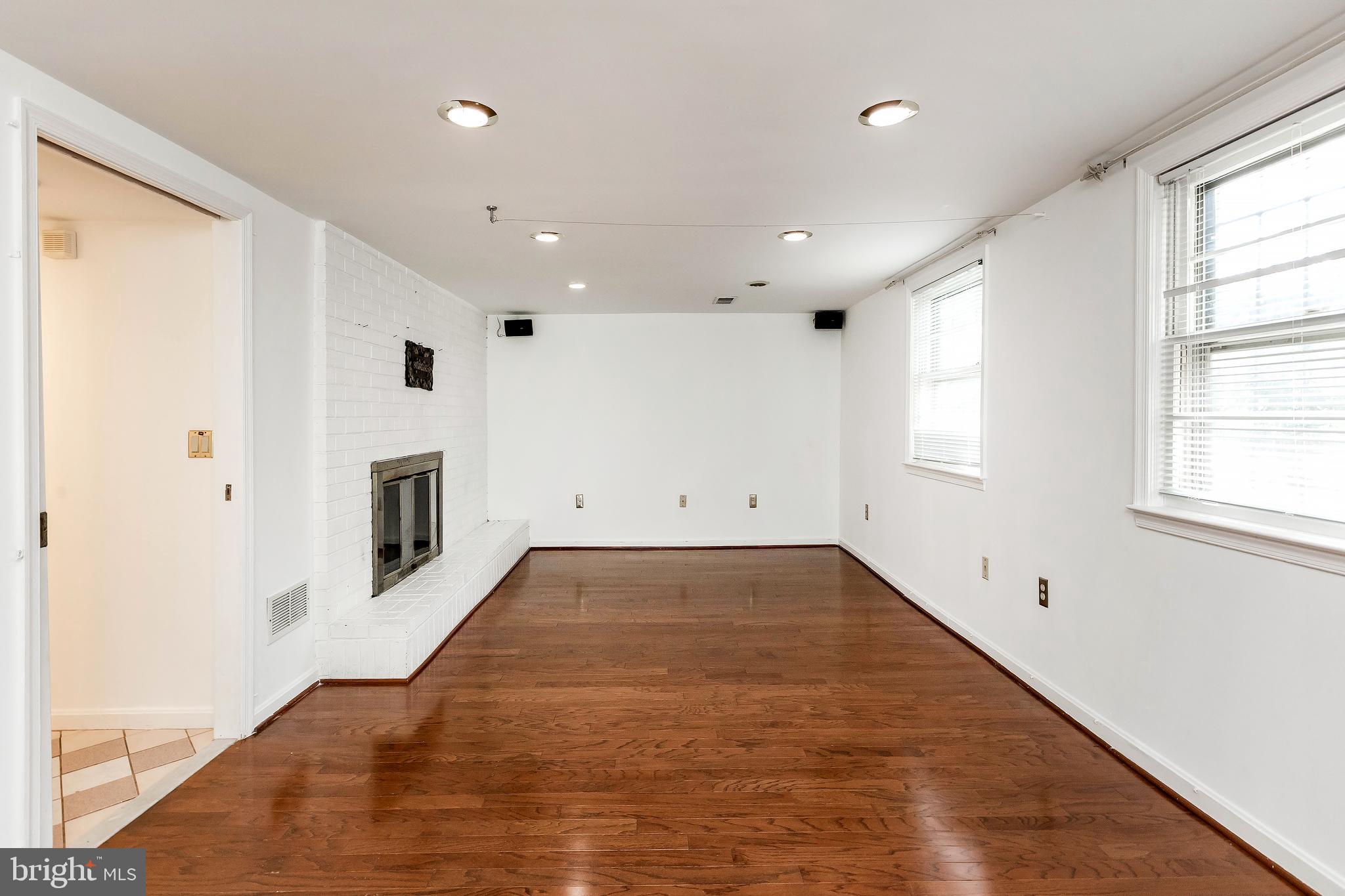 CALVERTON - Residential