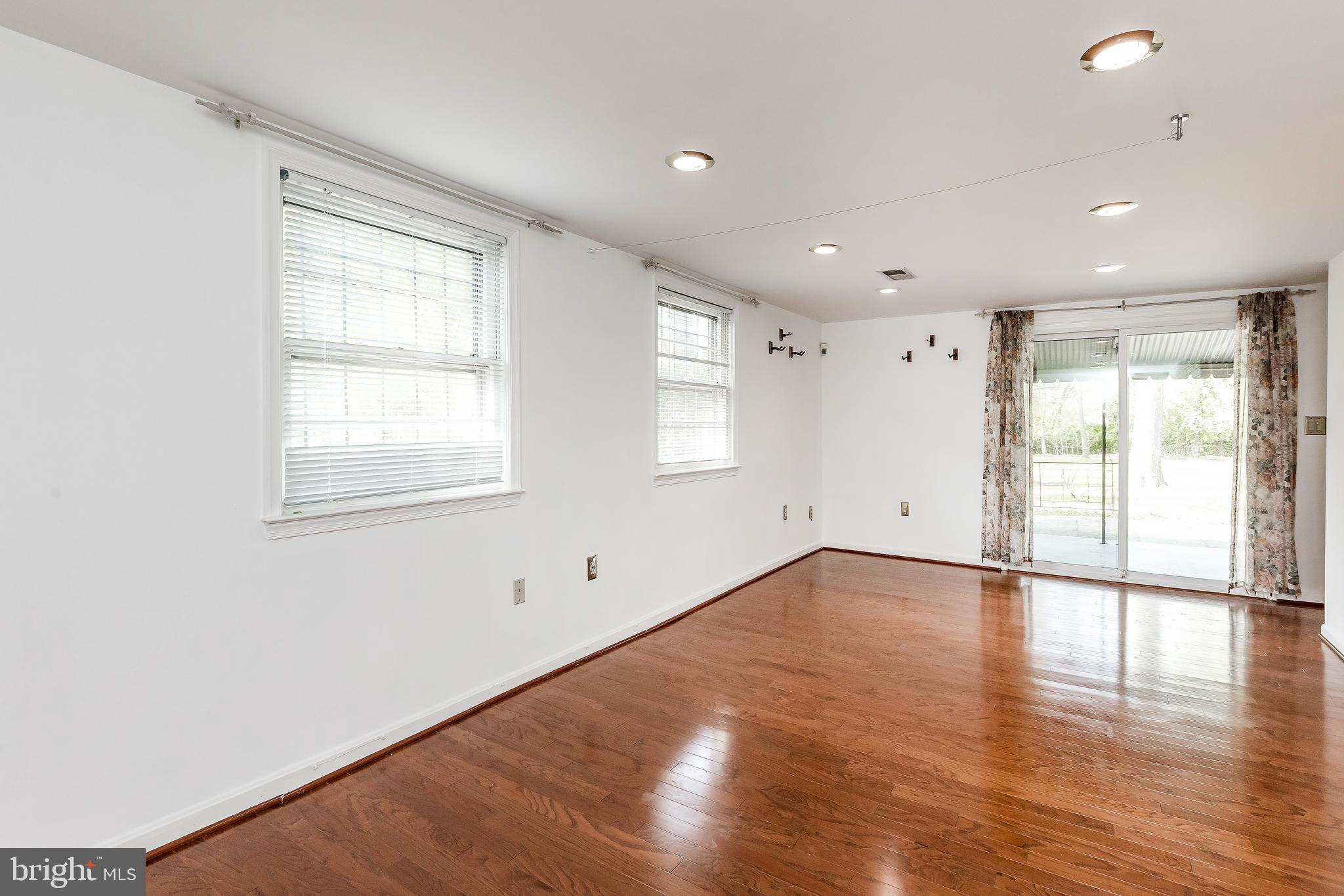 CALVERTON - Residential