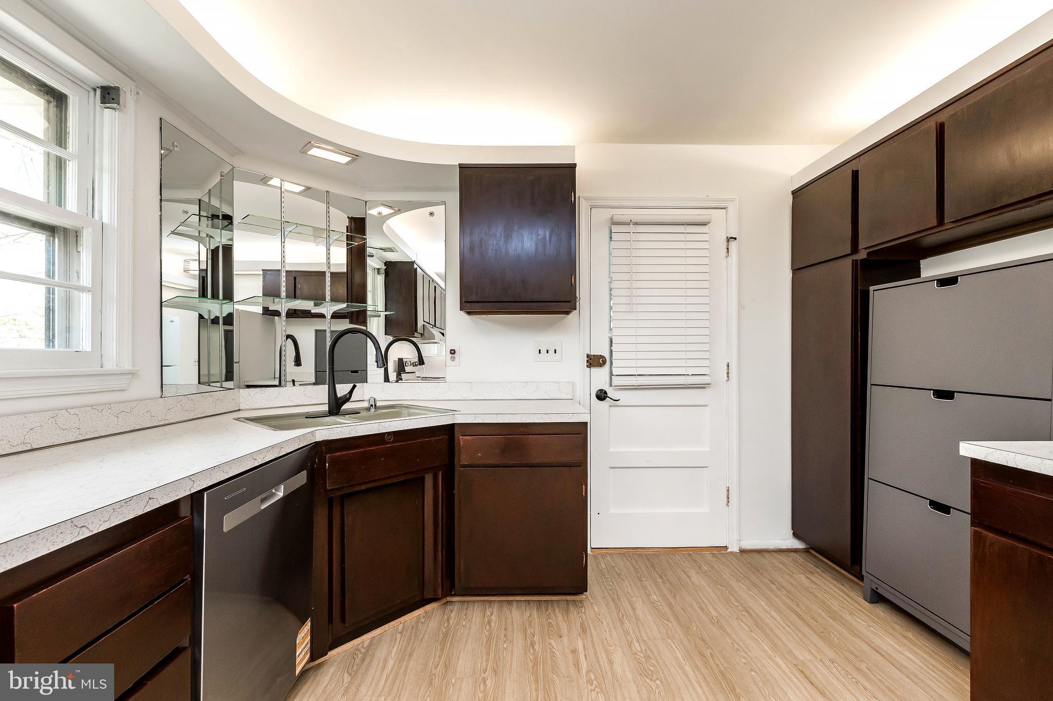 CALVERTON - Residential