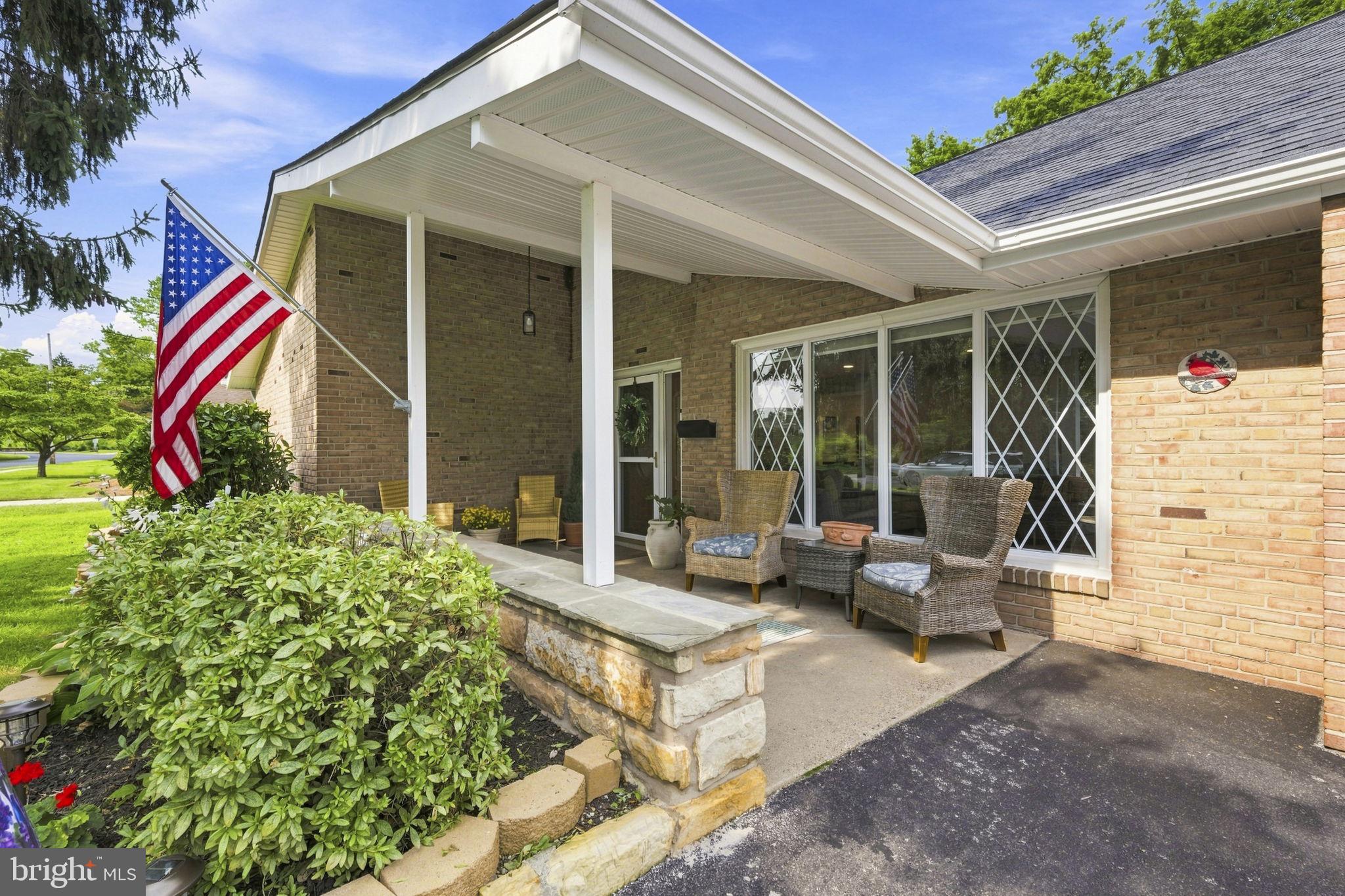 44 S BROOKSIDE ROAD
