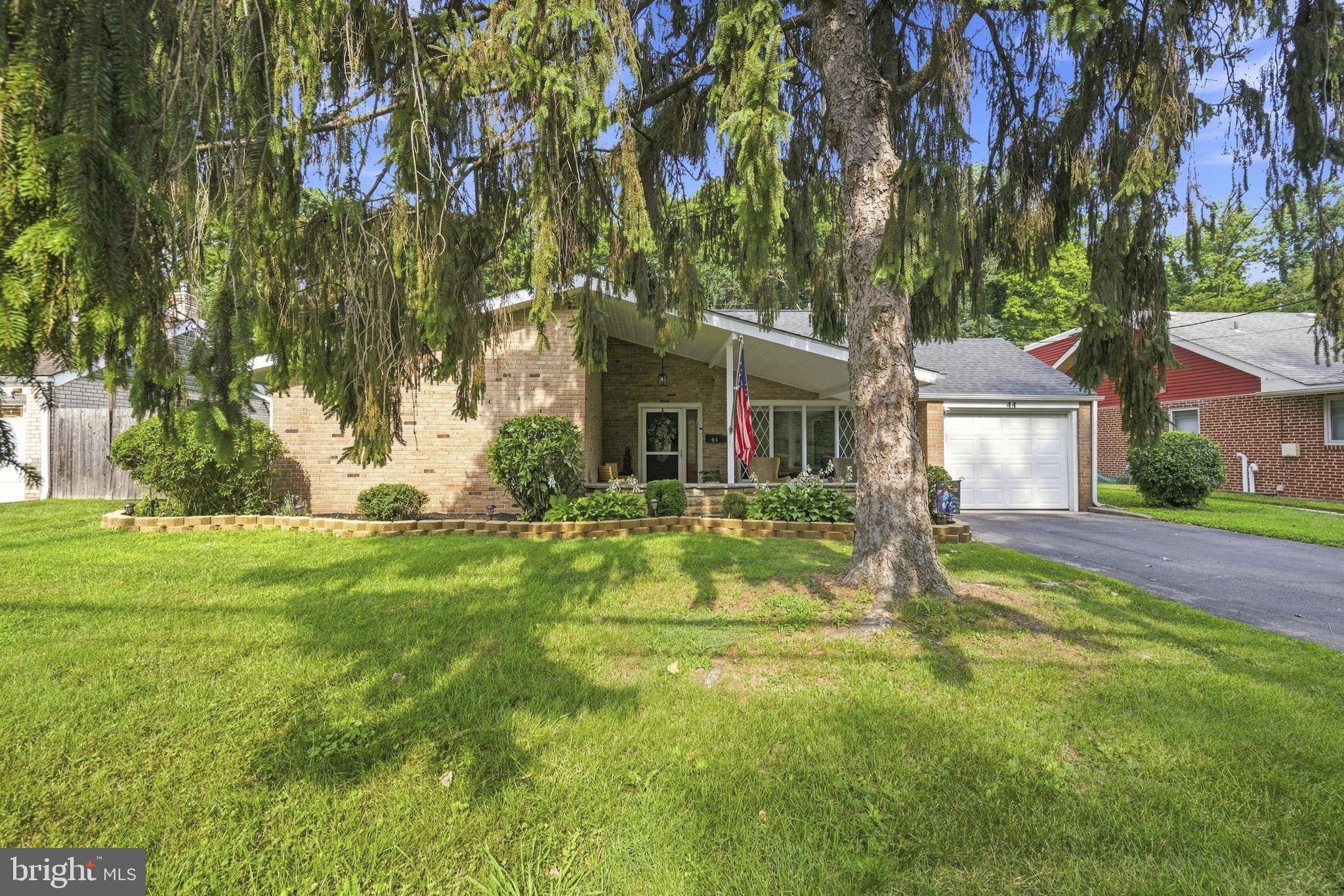 44 S BROOKSIDE ROAD