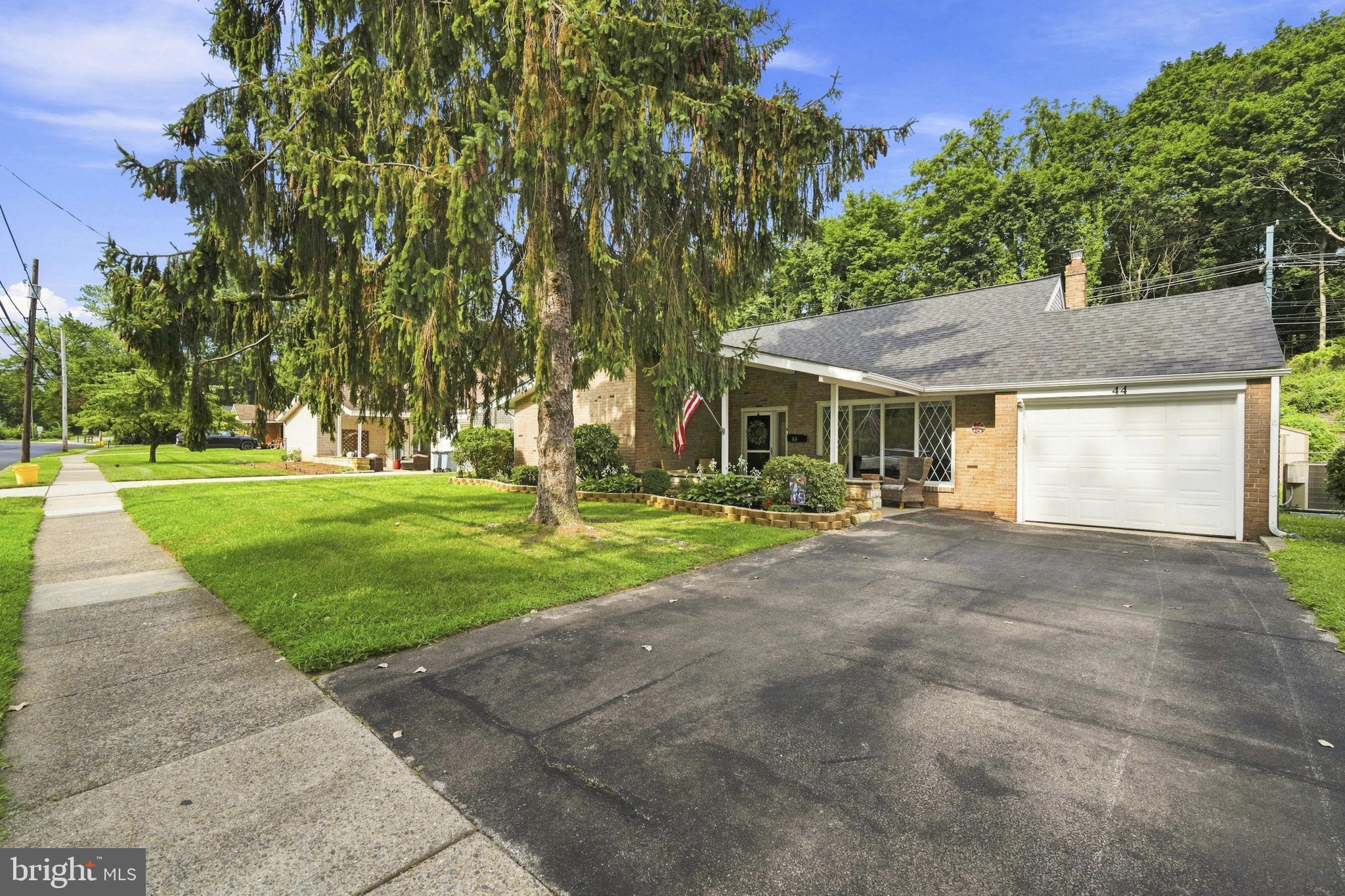 44 S BROOKSIDE ROAD