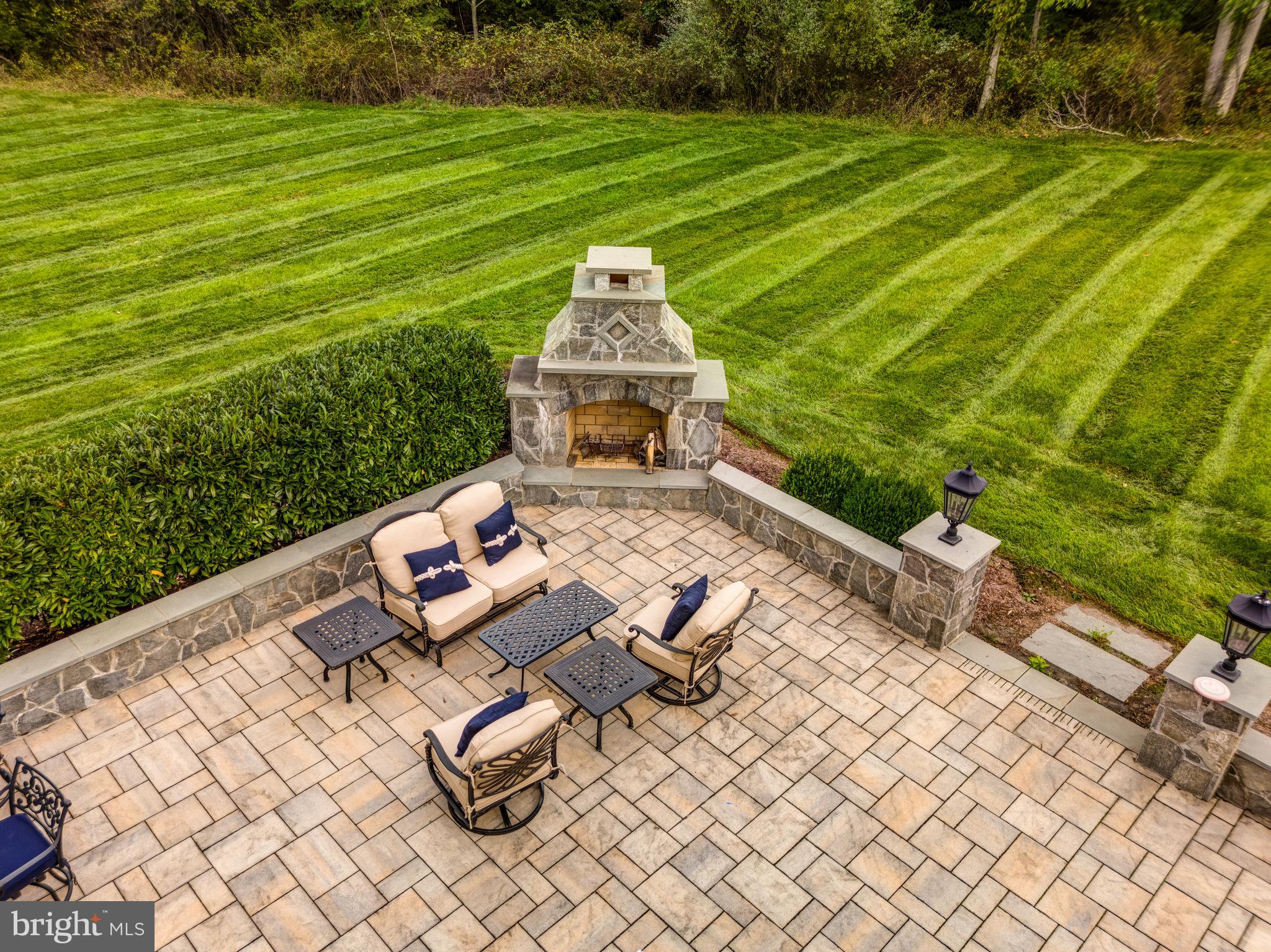 HUNTLEIGH AT CREIGHTON FARMS - Residential