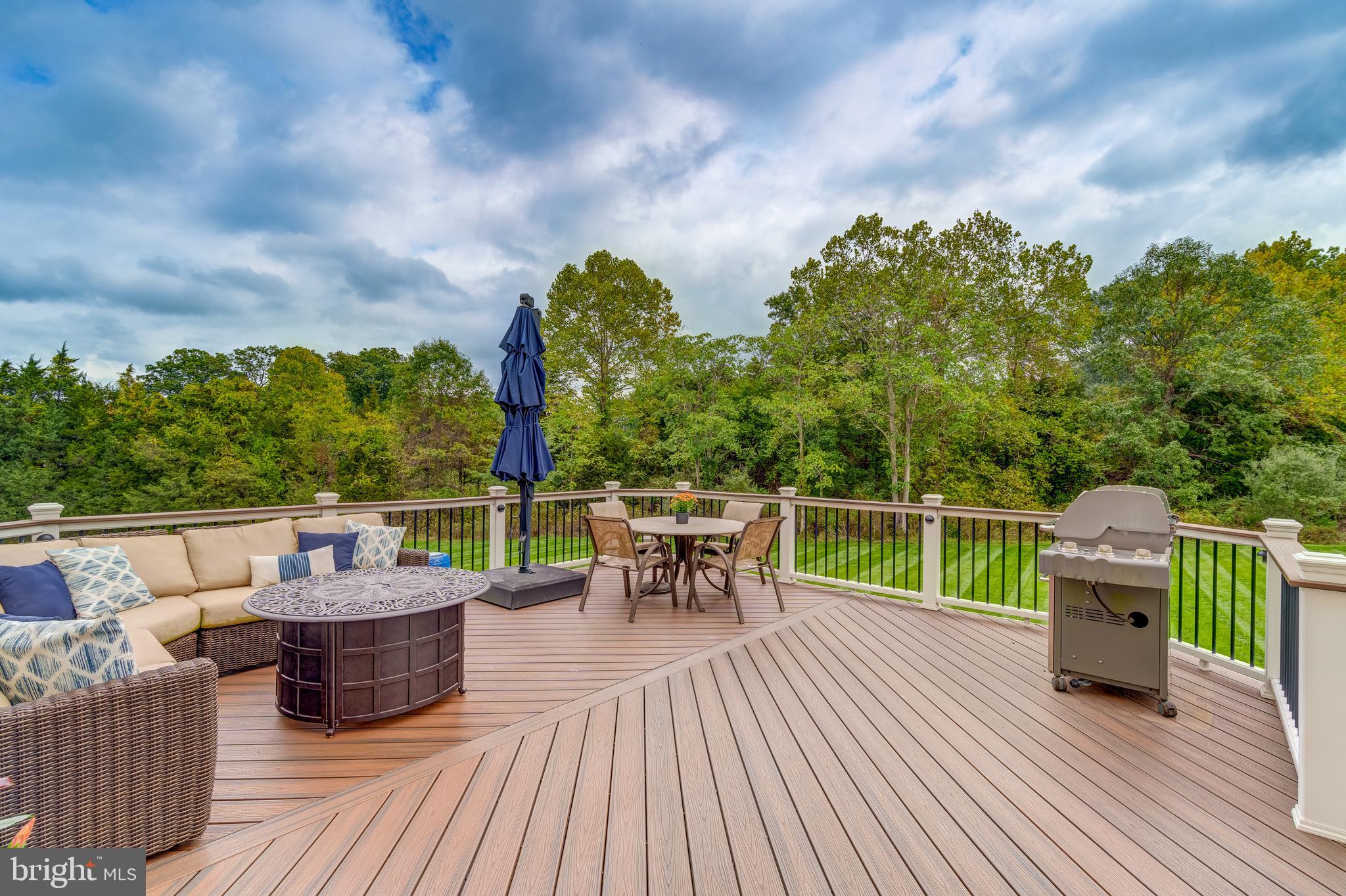 HUNTLEIGH AT CREIGHTON FARMS - Residential