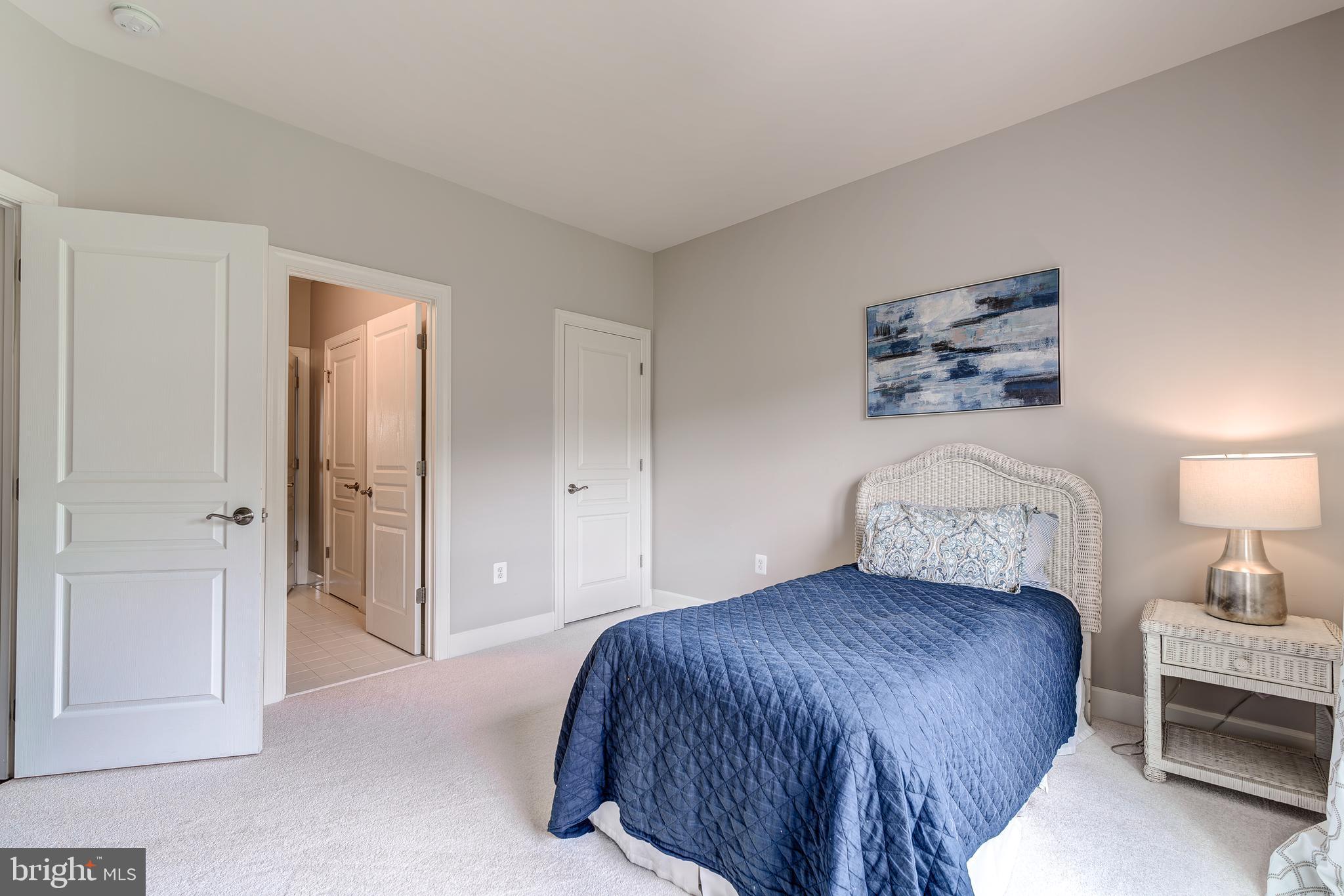 HUNTLEIGH AT CREIGHTON FARMS - Residential