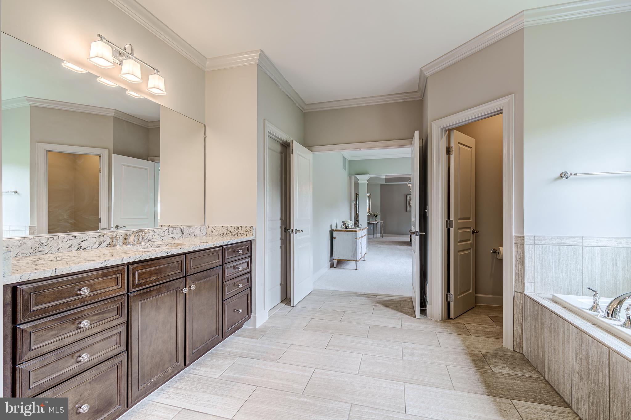 HUNTLEIGH AT CREIGHTON FARMS - Residential