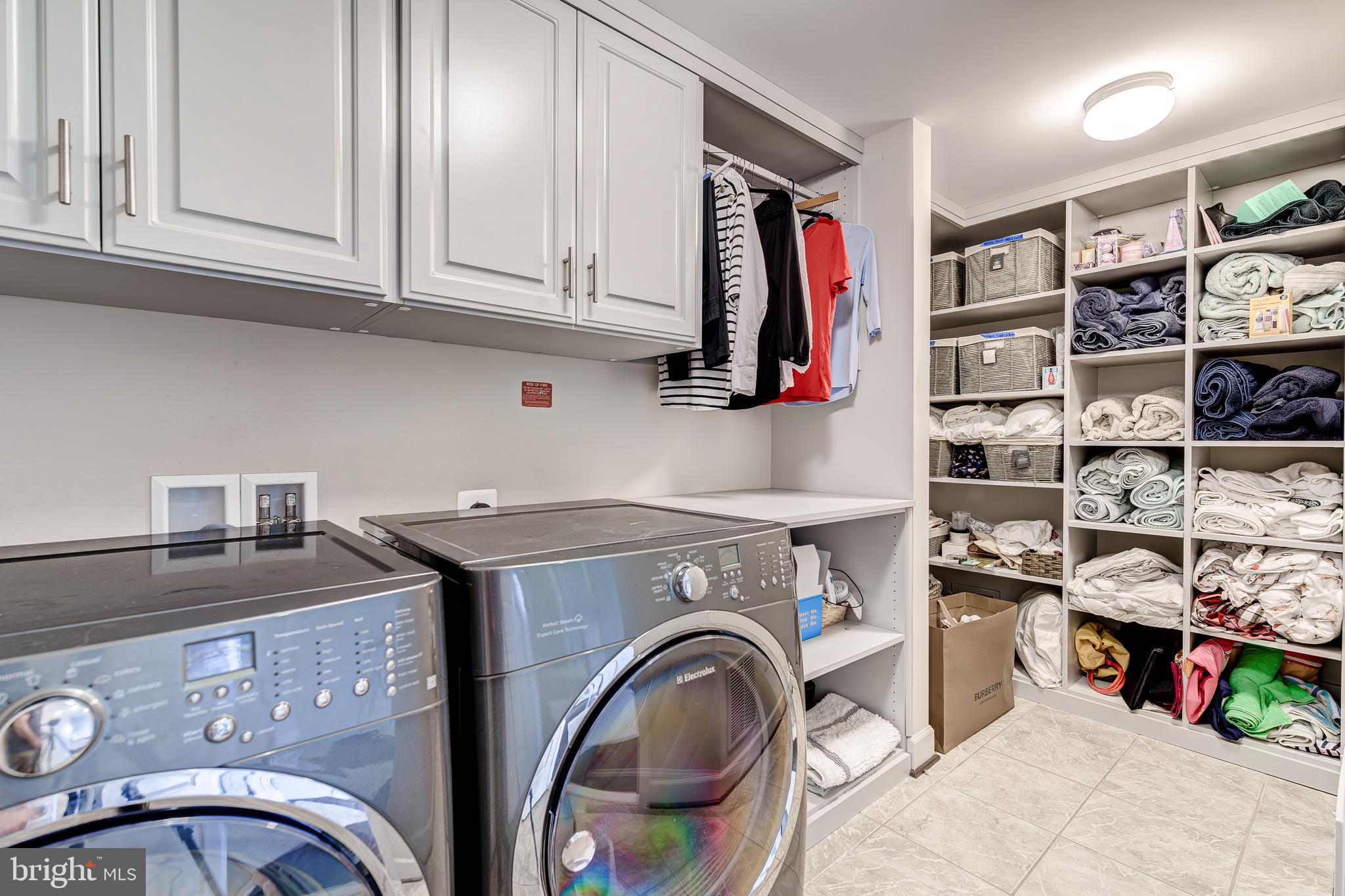 HUNTLEIGH AT CREIGHTON FARMS - Residential