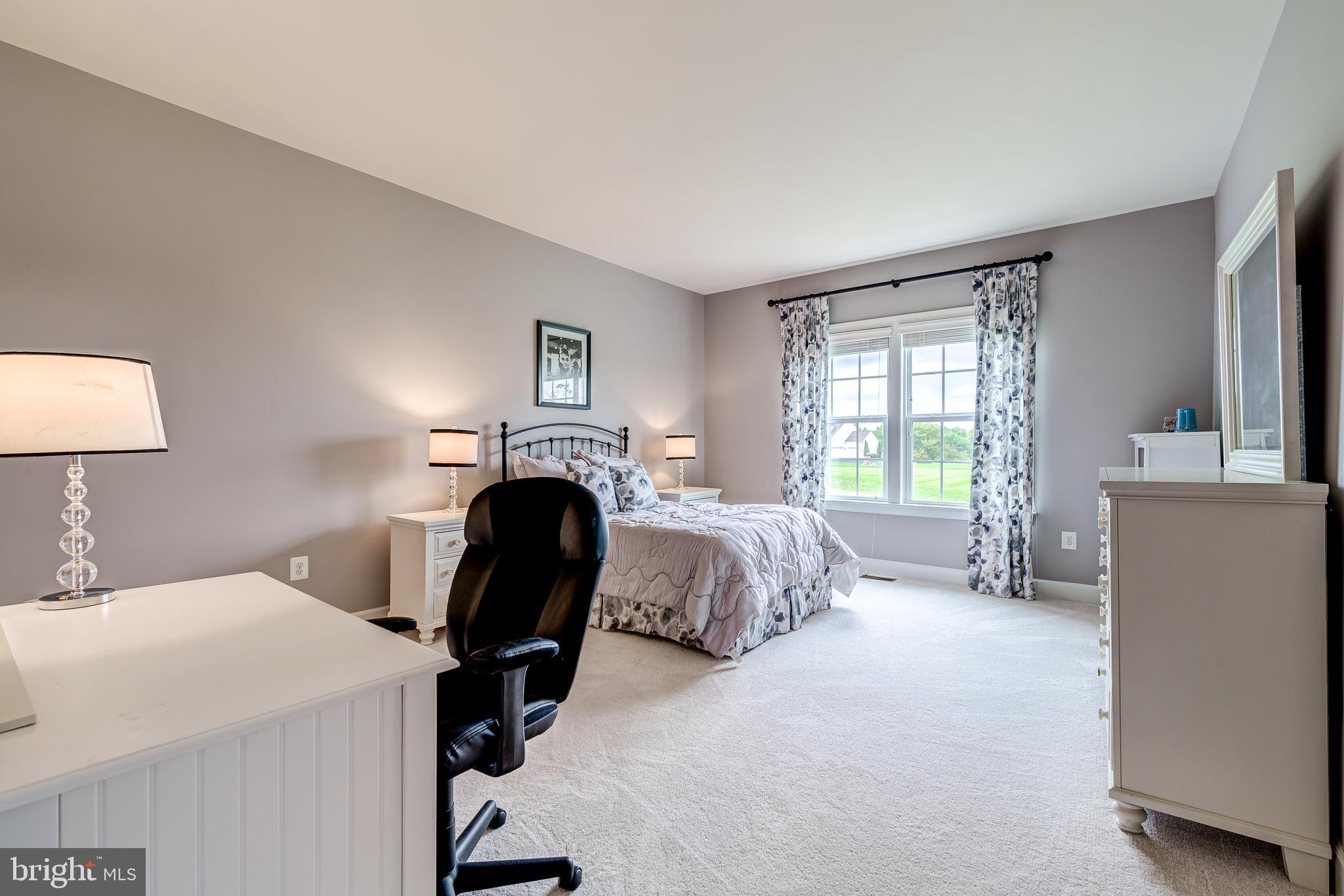 HUNTLEIGH AT CREIGHTON FARMS - Residential