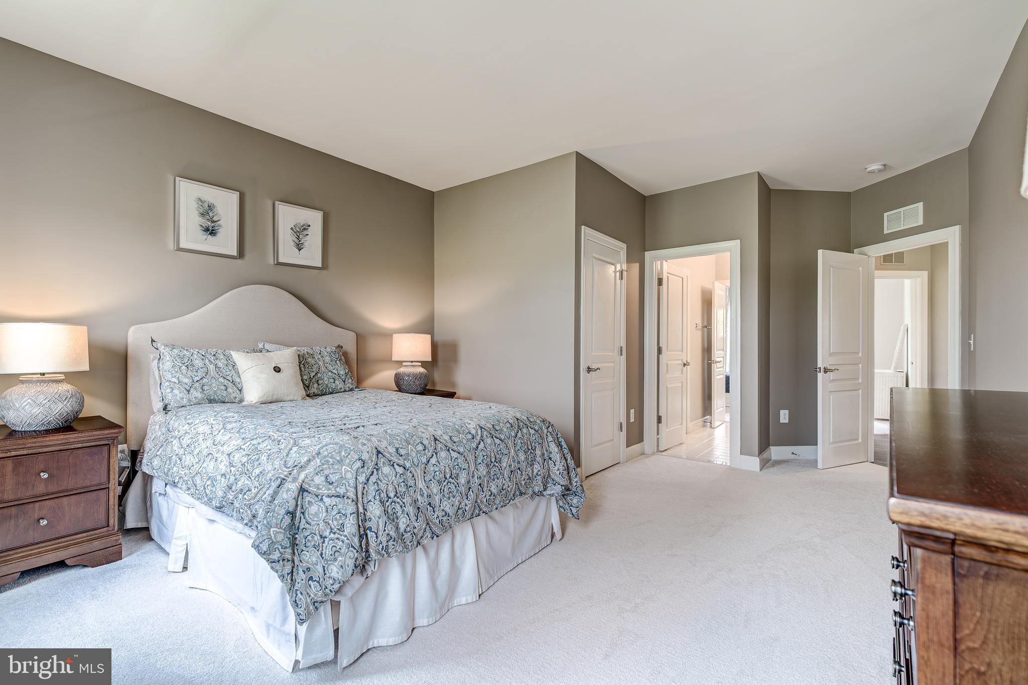 HUNTLEIGH AT CREIGHTON FARMS - Residential