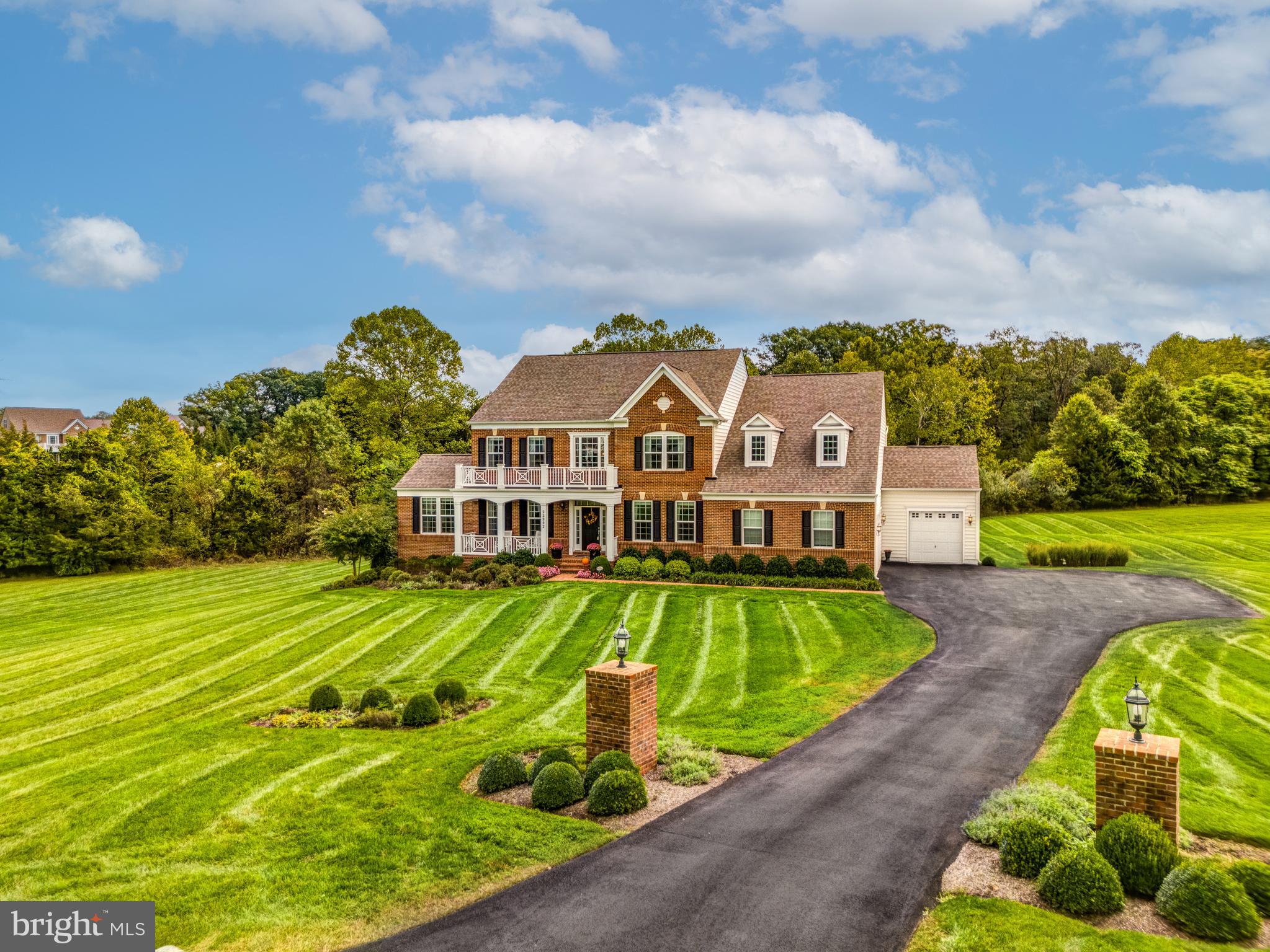 HUNTLEIGH AT CREIGHTON FARMS - Residential