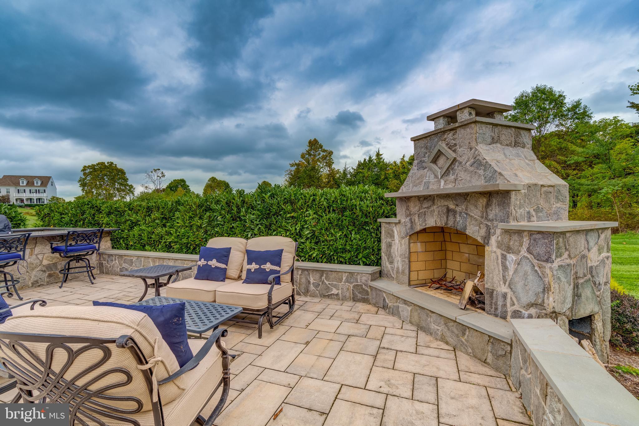 HUNTLEIGH AT CREIGHTON FARMS - Residential