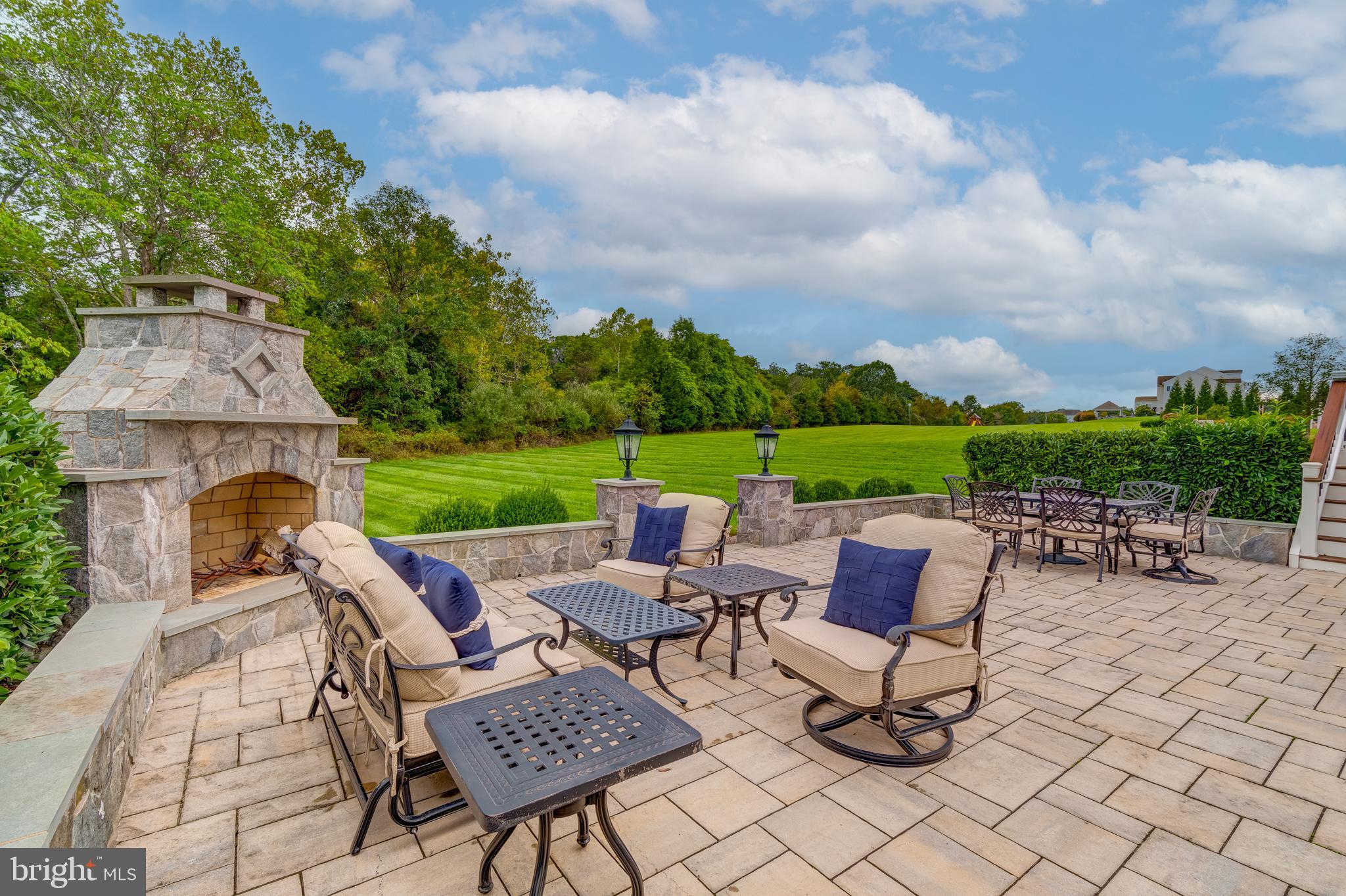 HUNTLEIGH AT CREIGHTON FARMS - Residential