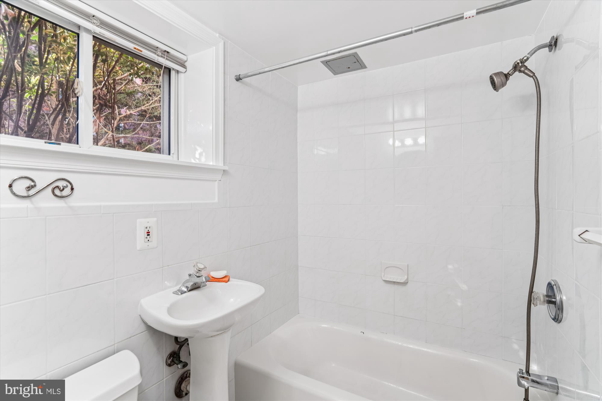 KENWOOD PARK - Residential Lease