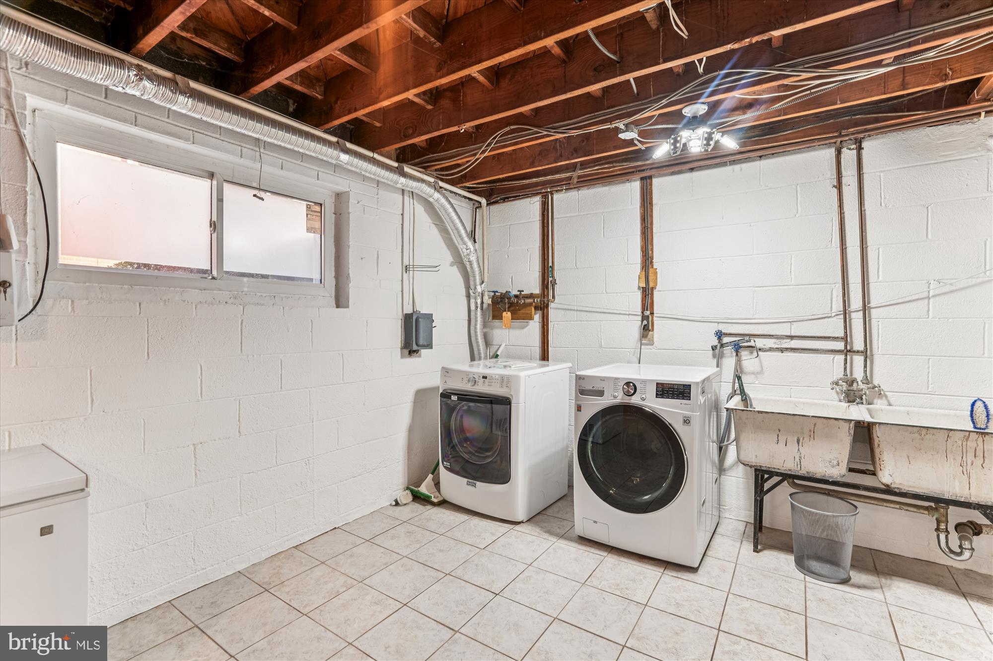 KENWOOD PARK - Residential Lease