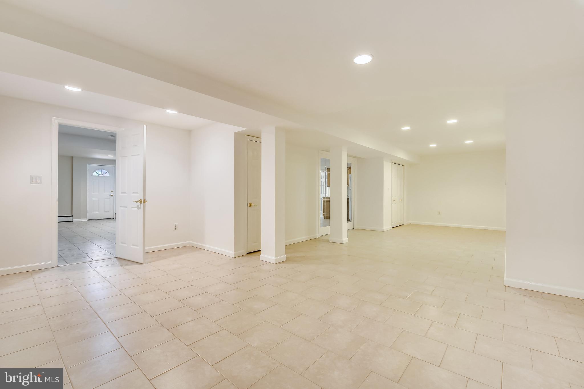 KENWOOD PARK - Residential Lease