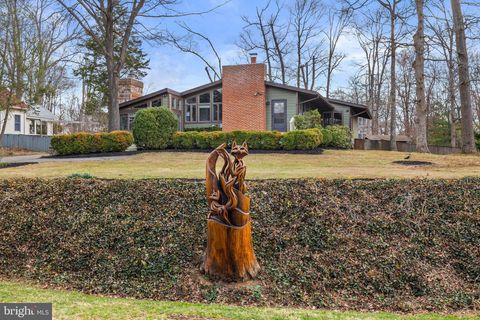 Photo of 4035 Taylor Drive, FAIRFAX, VA 22032 (MLS # VAFX2295840)