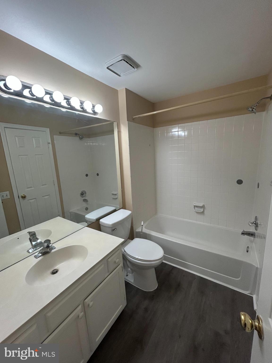 FOX CHASE/EXETER - Residential