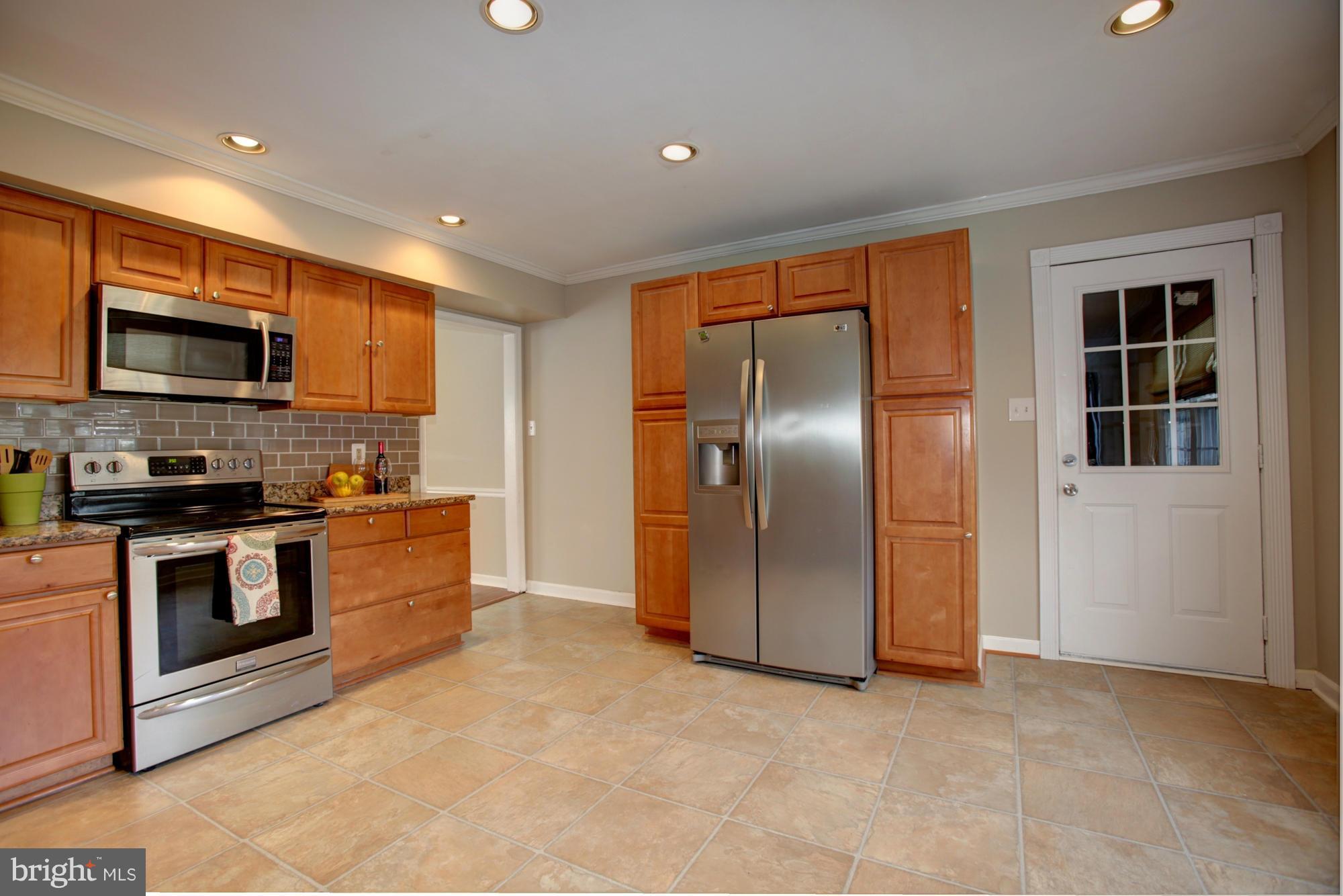 COUNTRY CLUB/LAKE MONTCLAIR - Residential