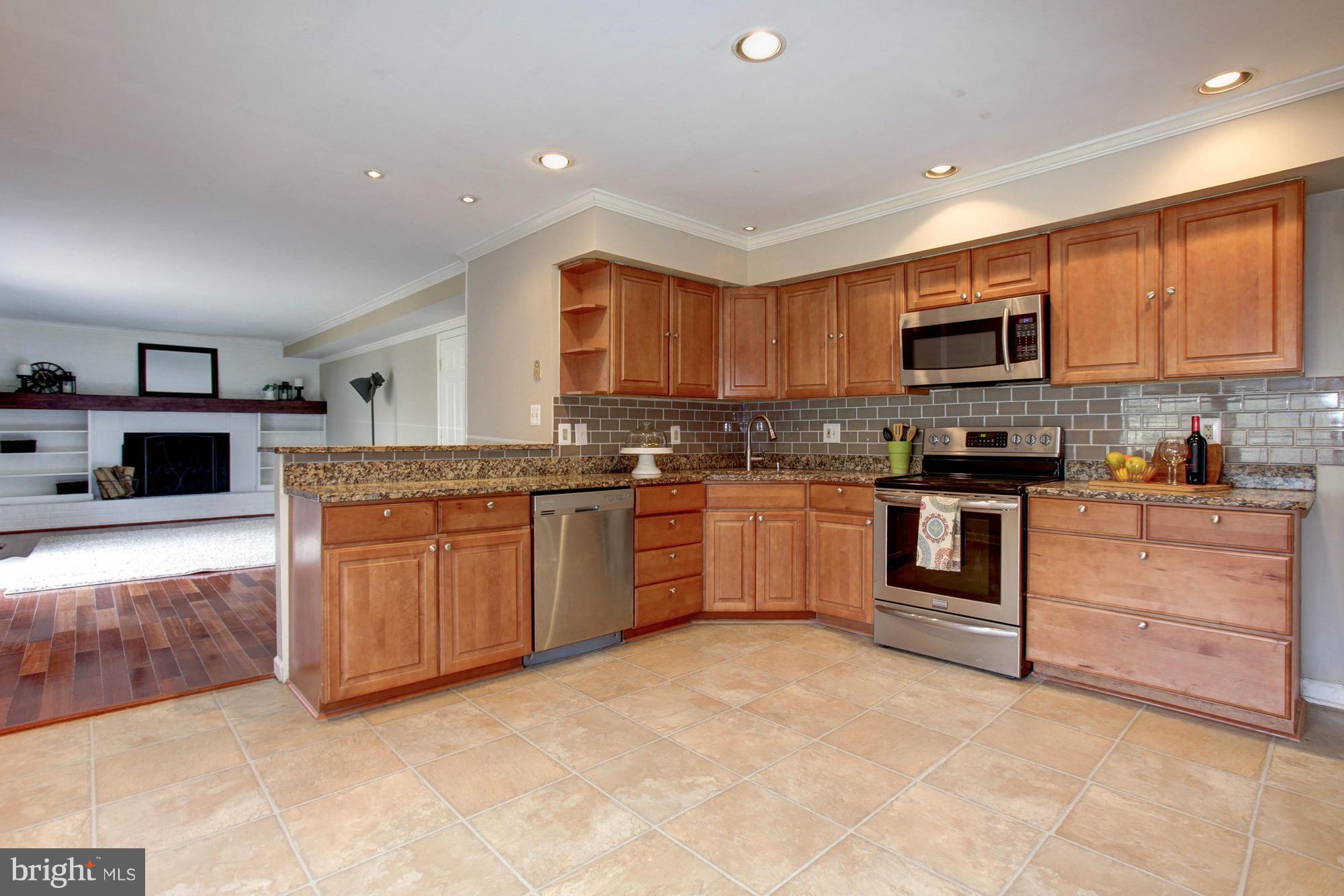 COUNTRY CLUB/LAKE MONTCLAIR - Residential