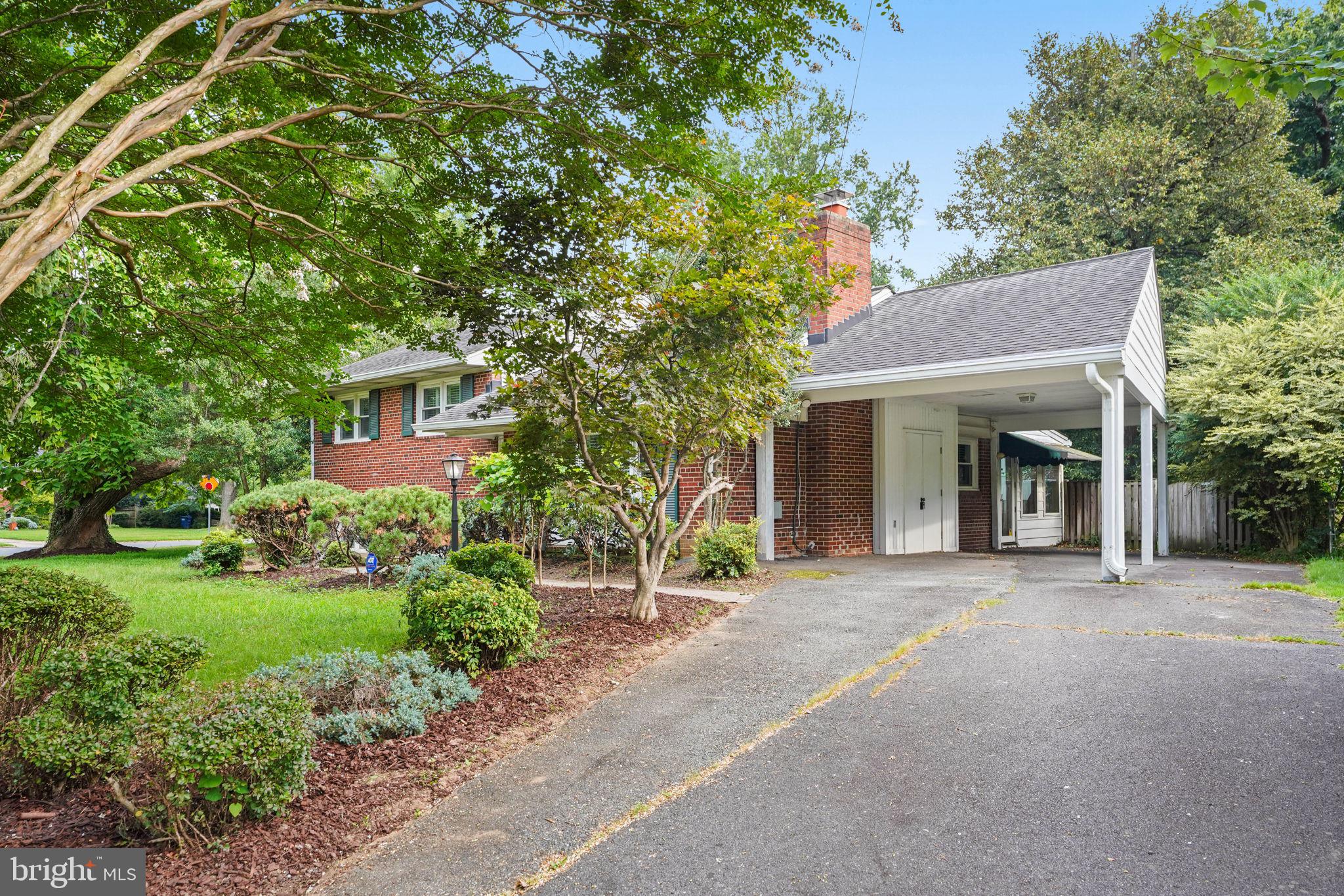 1415 MAYFLOWER DRIVE
