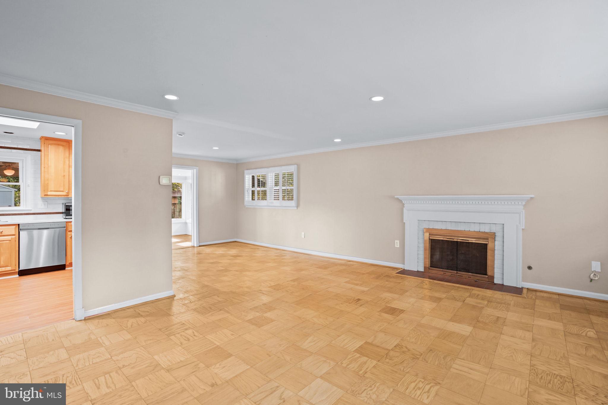 1415 MAYFLOWER DRIVE