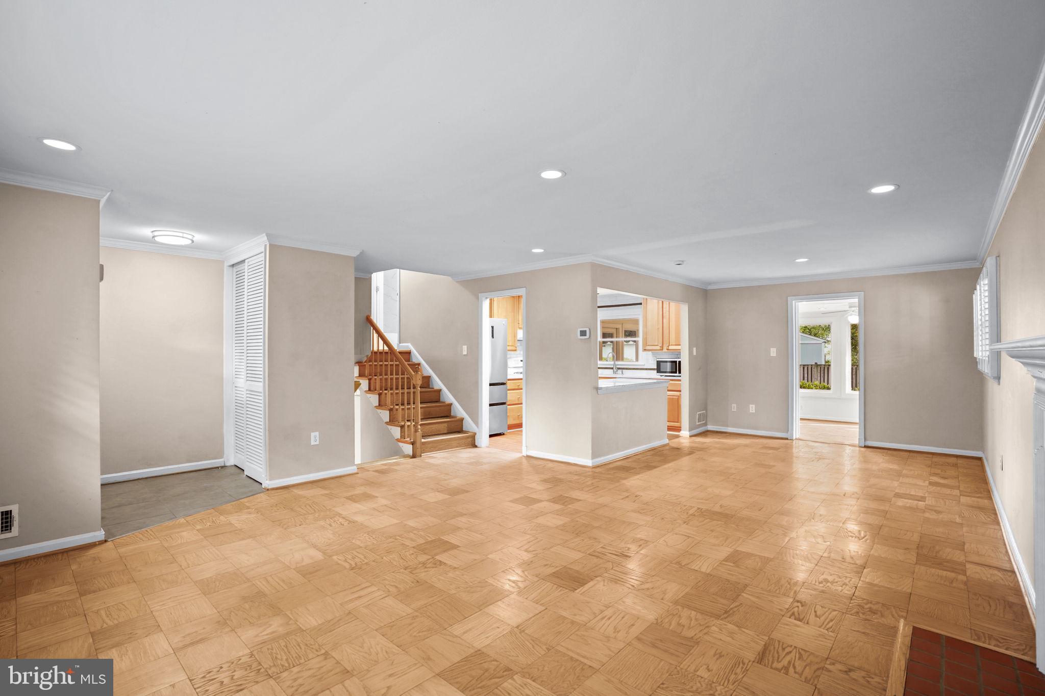 1415 MAYFLOWER DRIVE