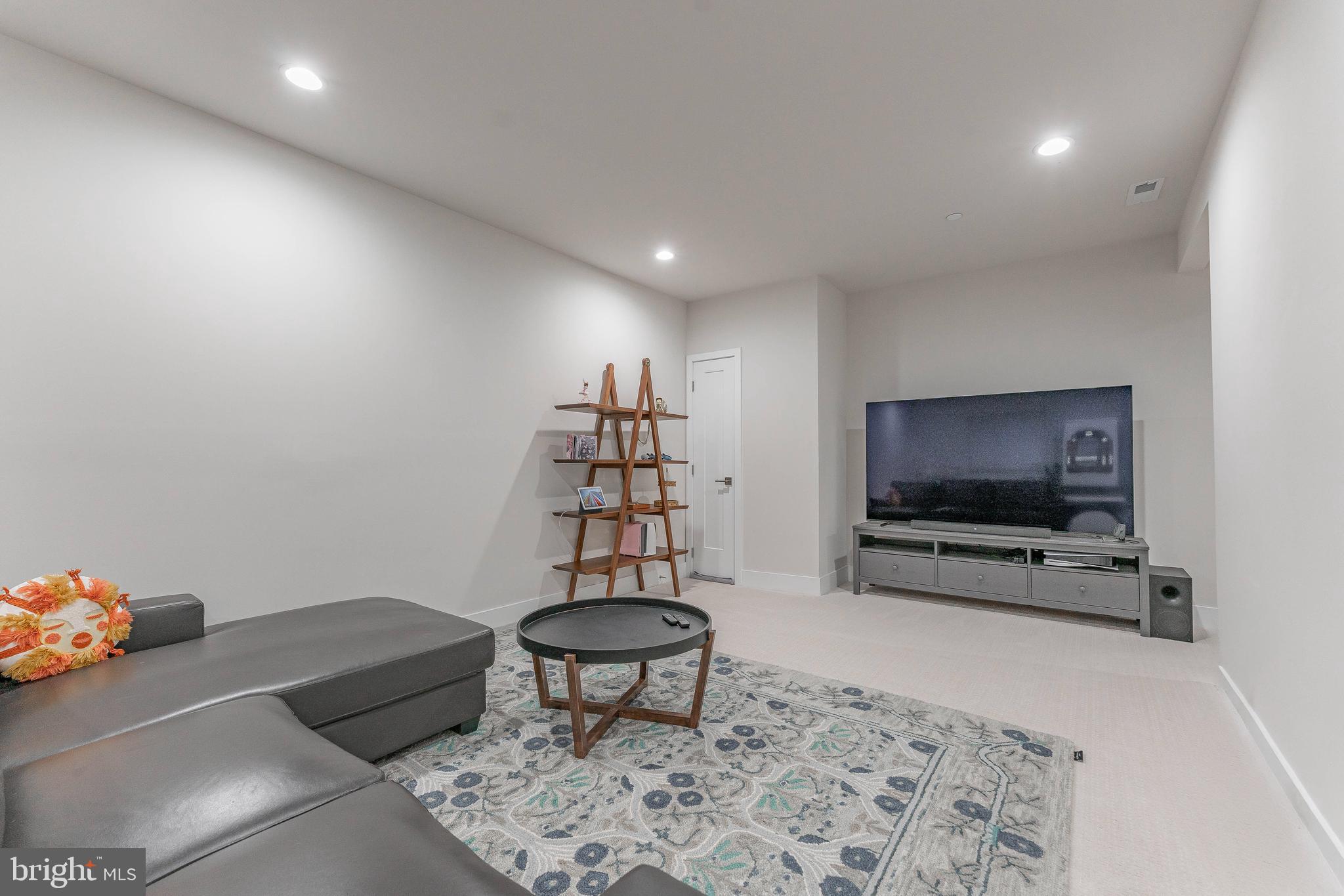 OVERLOOK AT TOWN CENTER - Residential