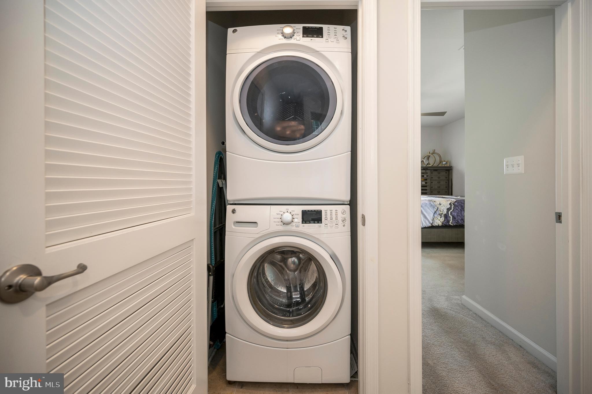 FEATHERSTONE STATION CONDOMINIUMS - Residential