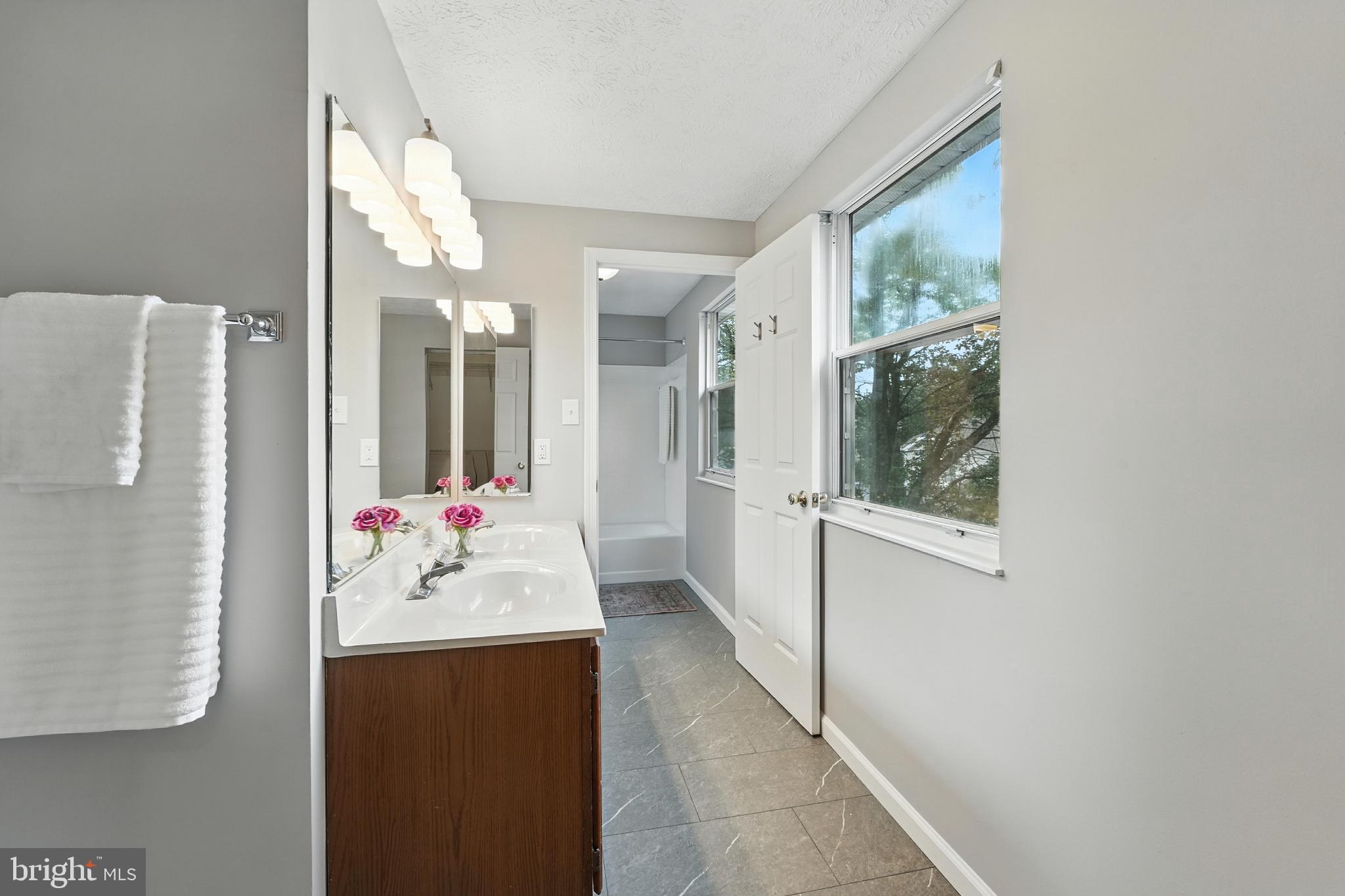 SADDLE CREEK - Residential