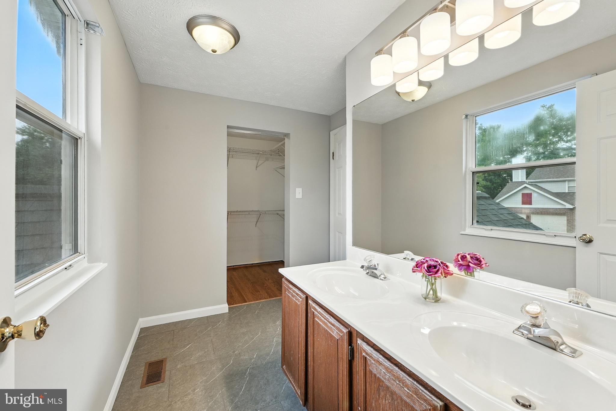 SADDLE CREEK - Residential