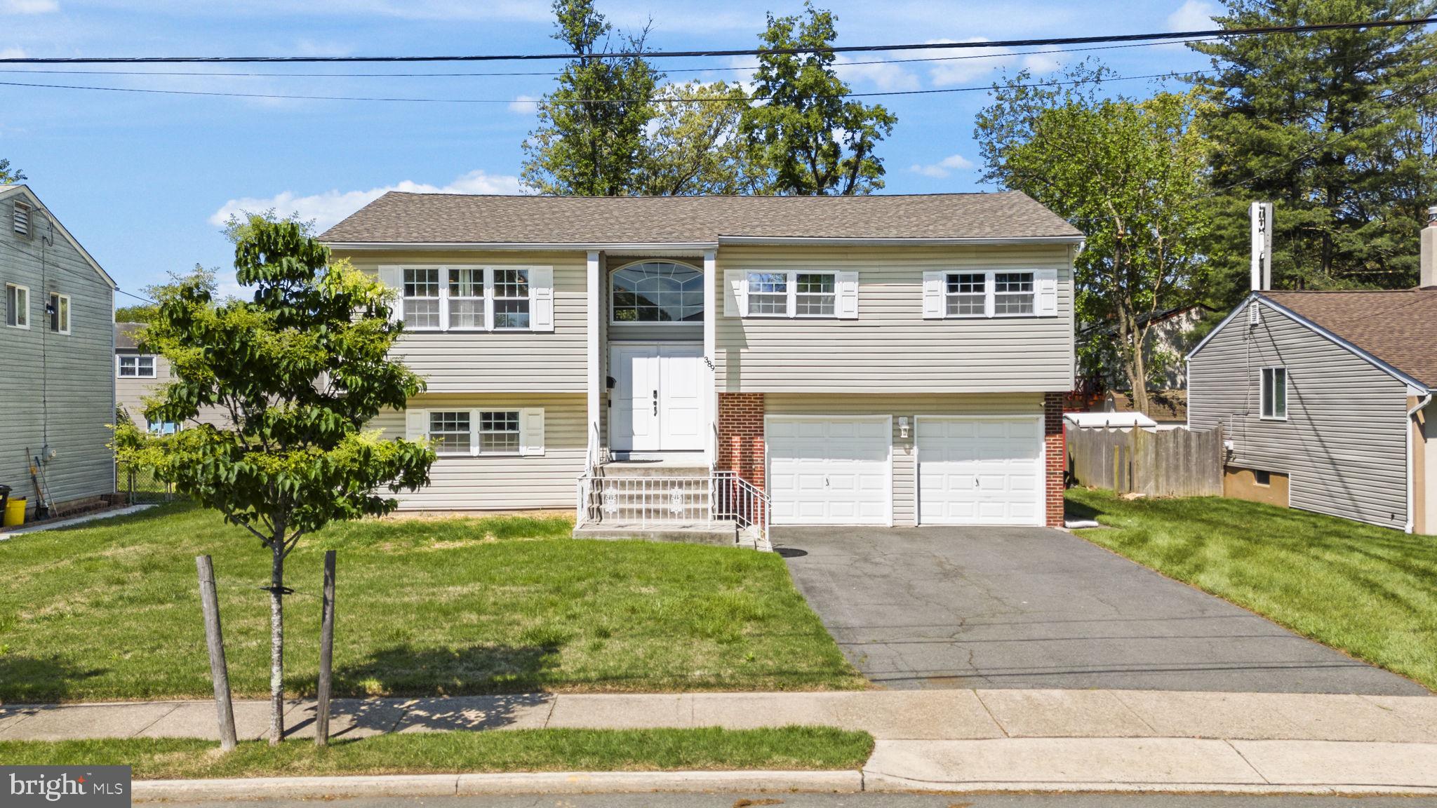 389 REGINA AVENUE