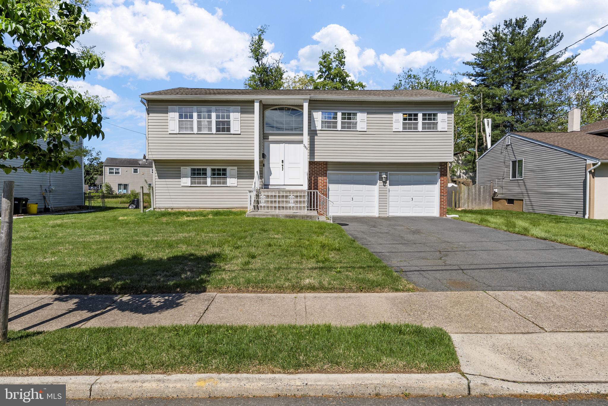 389 REGINA AVENUE