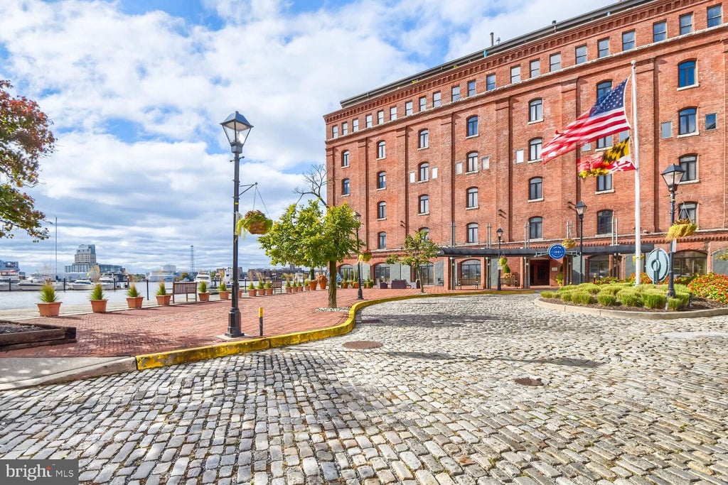 Photo of 1000 Fell Street #438, BALTIMORE, MD 21231 (MLS # MDBA2234538)