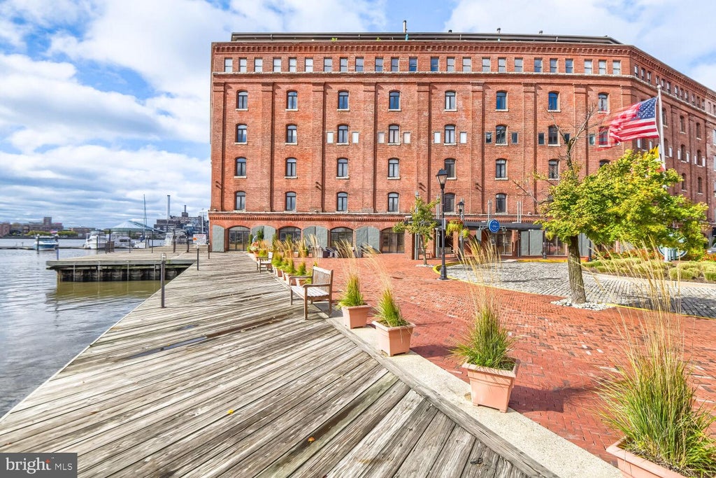 Photo of 1000 Fell Street #438, BALTIMORE, MD 21231 (MLS # MDBA2234538)