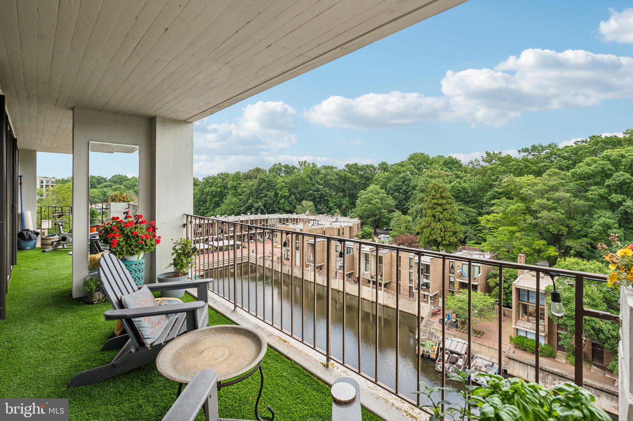LAKE ANNE OF RESTON - Residential