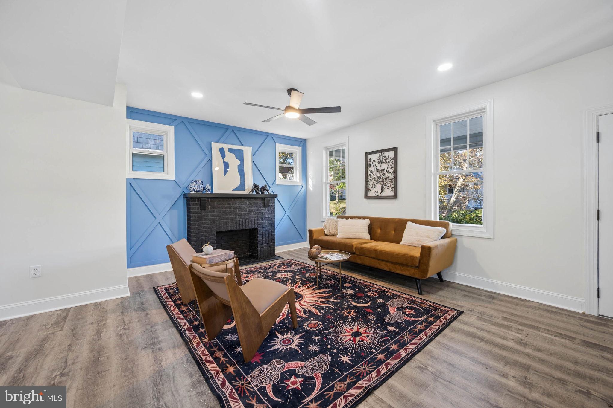 406 N ROCK GLEN ROAD
