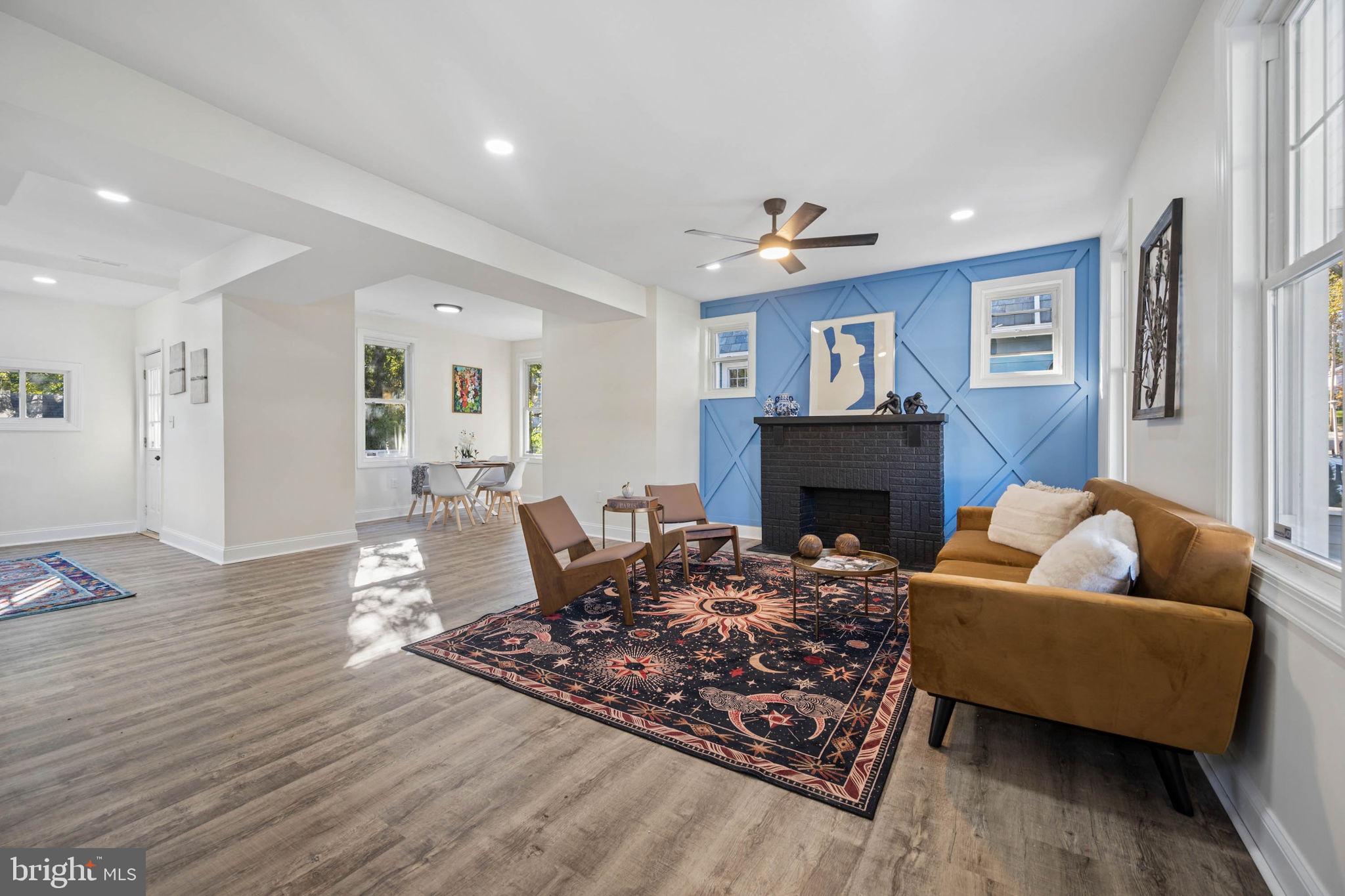406 N ROCK GLEN ROAD